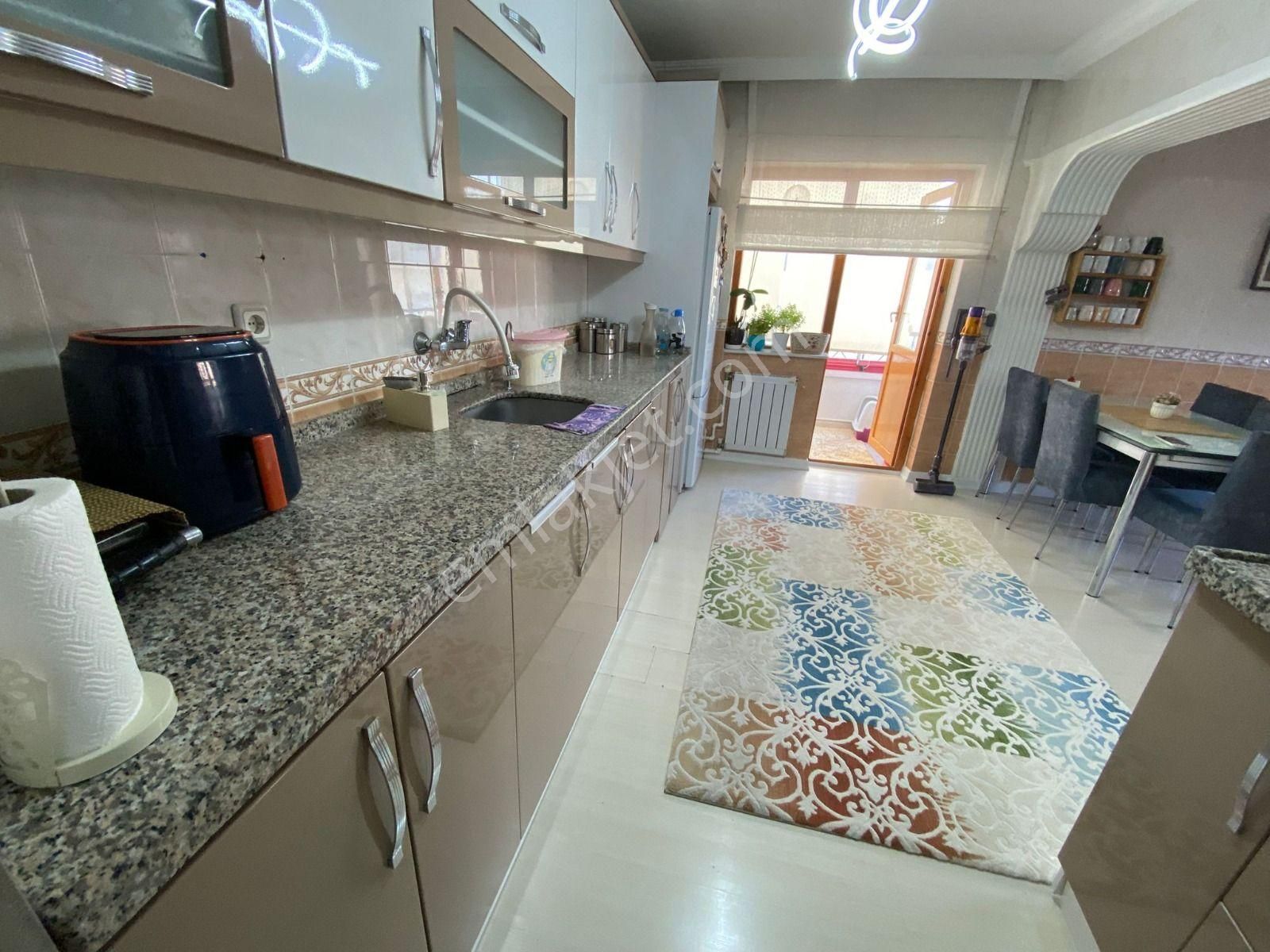 Bağlarbaşı Mah Ana Cadde Yakını 4+2 Teras Balkonlu Daire! - Görsel 2