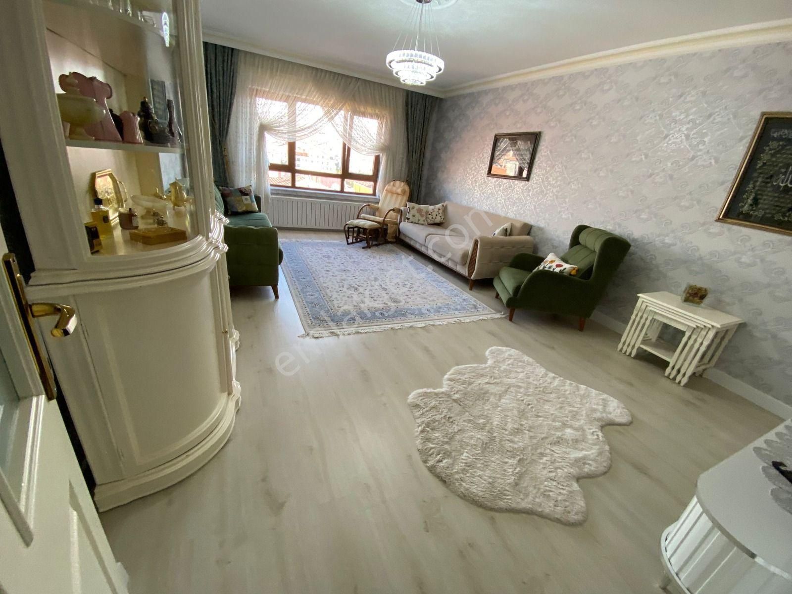 Bağlarbaşı Mah Ana Cadde Yakını 4+2 Teras Balkonlu Daire! - Görsel 6