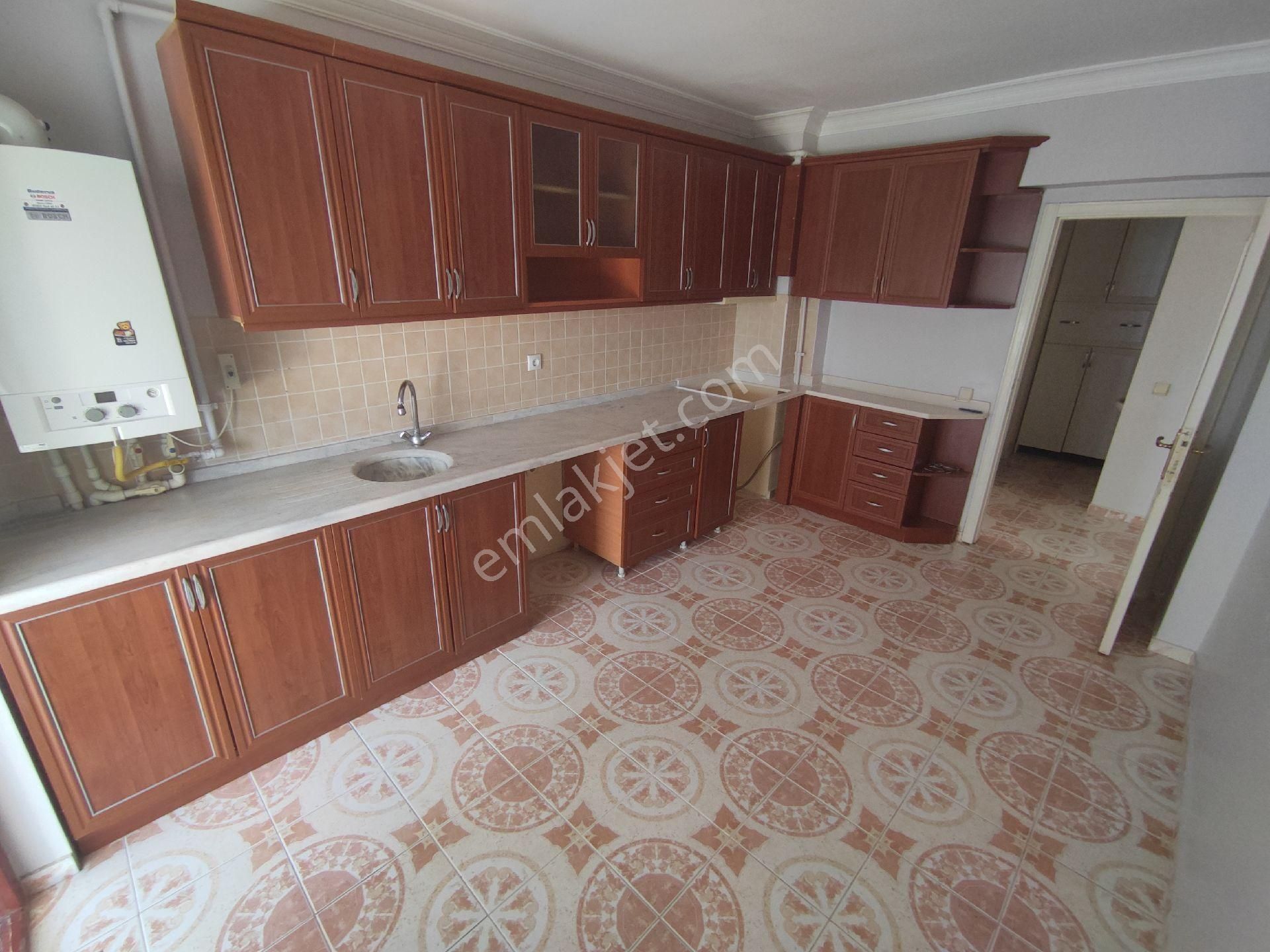 Karapürçekte 3+1 Kiralık Site İçerisinde Ön Cephe Salı Pazarı Yakını Daire - Görsel 3
