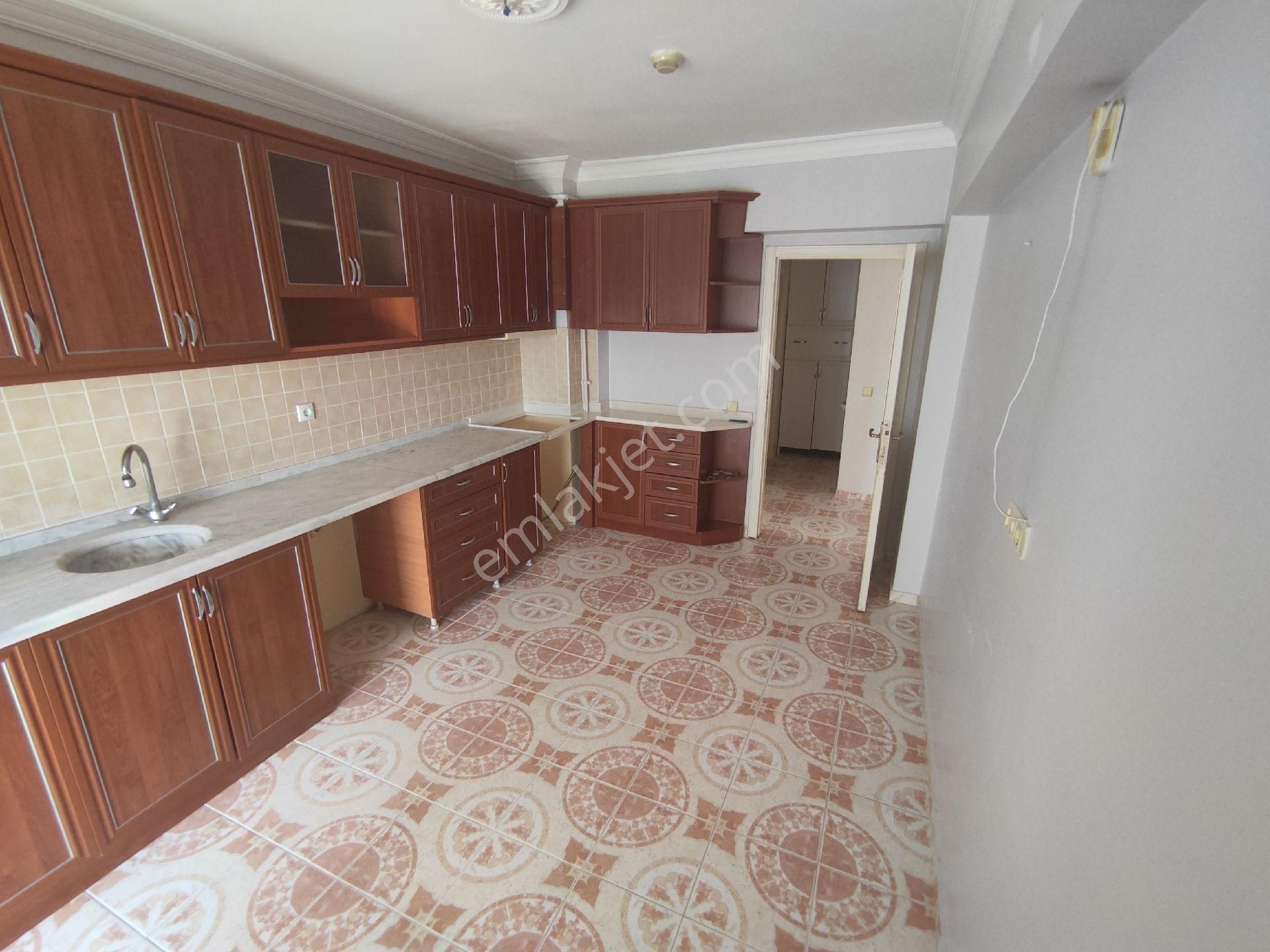 Karapürçekte 3+1 Kiralık Site İçerisinde Ön Cephe Salı Pazarı Yakını Daire - Görsel 4