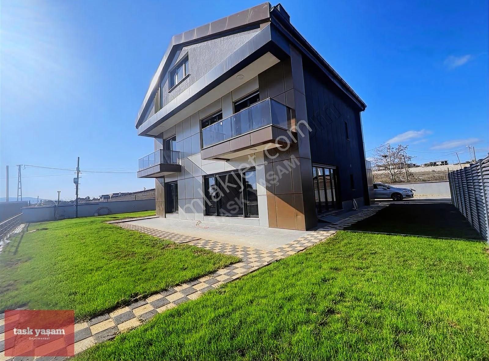 Tuzla Tepeören'de Doğa İle İç İçe Modern Lüks 8+2 Kiralık Villa - Görsel 3