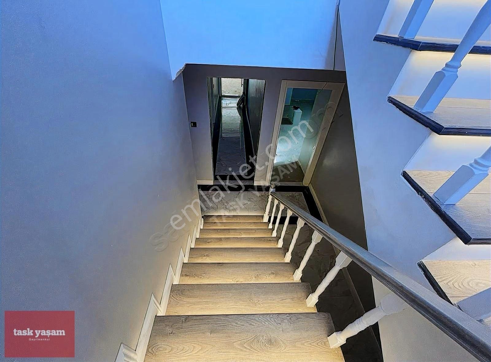 Tuzla Tepeören'de Doğa İle İç İçe Modern Lüks 8+2 Satılık Villa - Görsel 11