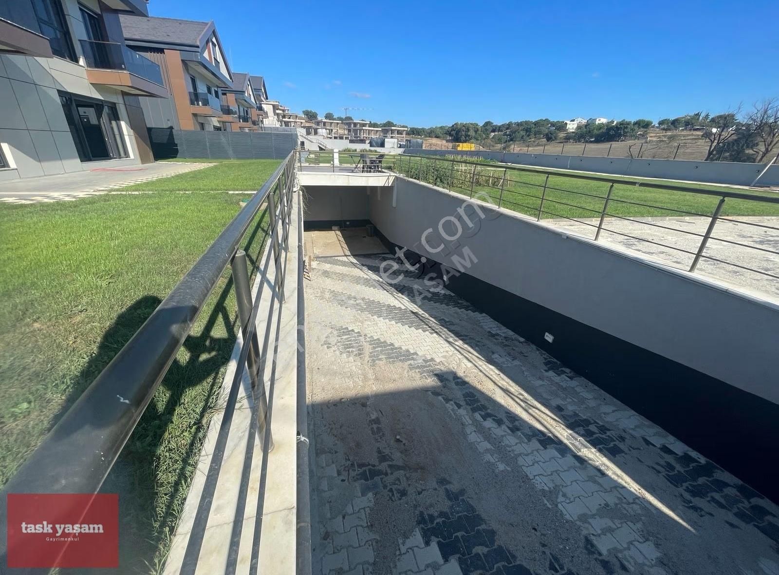 Tuzla Tepeören'de Doğa İle İç İçe Modern Lüks 8+2 Satılık Villa