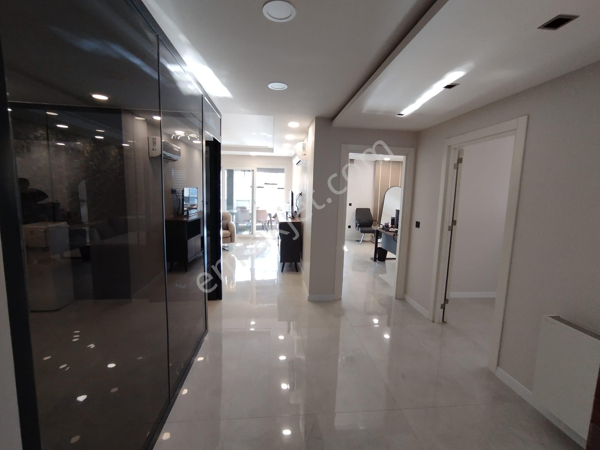 Yeni Valilik Civarı Bulvar Üzerinde Güvenlikli 2+1 155m2 Güney Doğu Batı Cephe Lüks Daire - Görsel 2