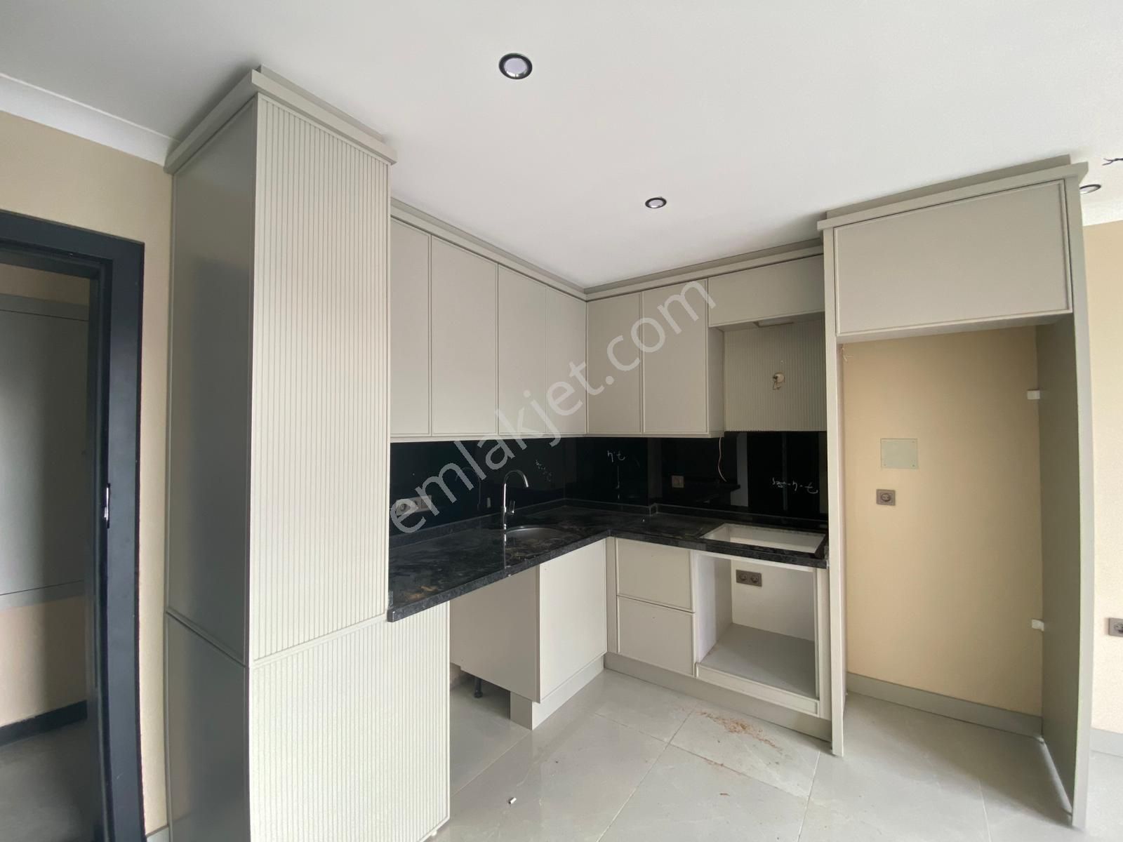 Alanya Mahmutlarda Araç Takasına Uygun Satılık 1+1 Sıfır Ve Kullanışlı Daire