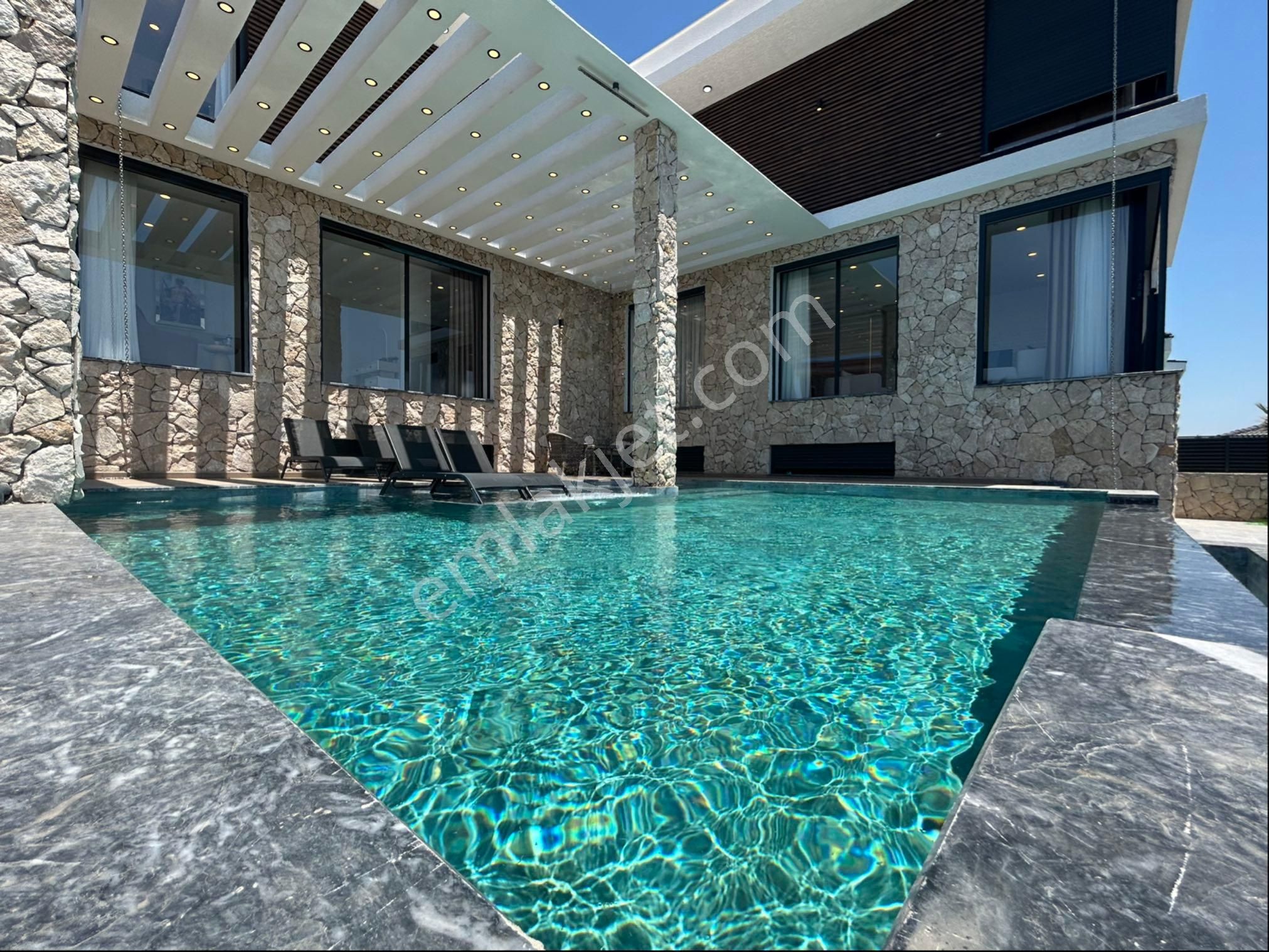 Didimde Kapalı Yüzme Havuzlu Lüks Villa - Görsel 2