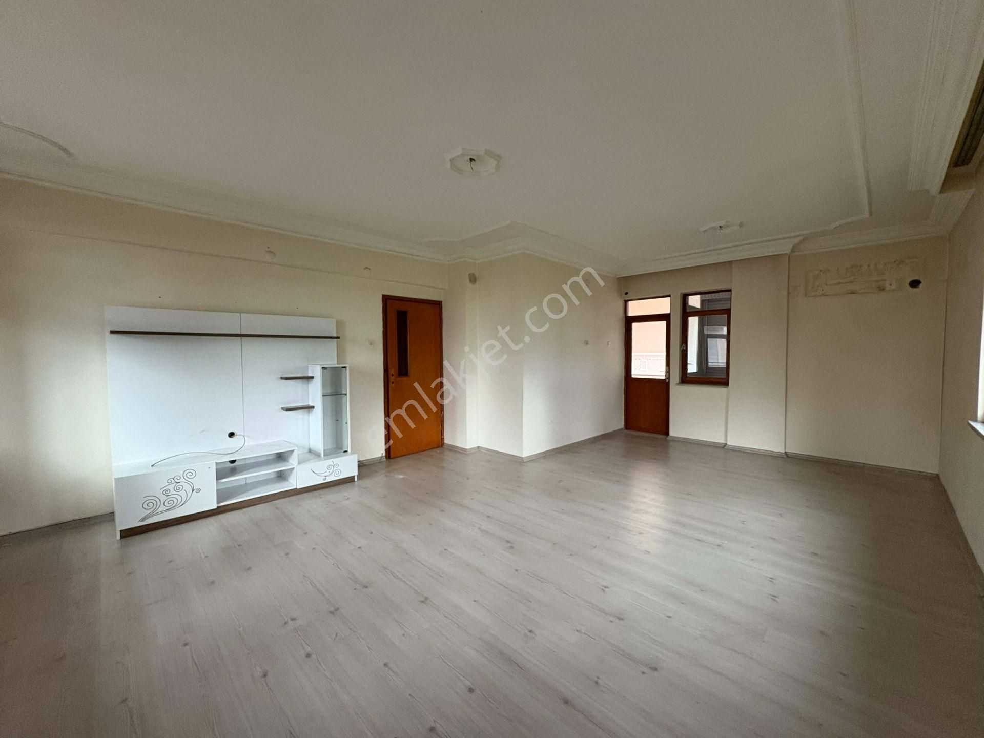 Şafak Emlak Kiralık Eski Lara Yolu Yakını Ara Kat 2+1 110m2
