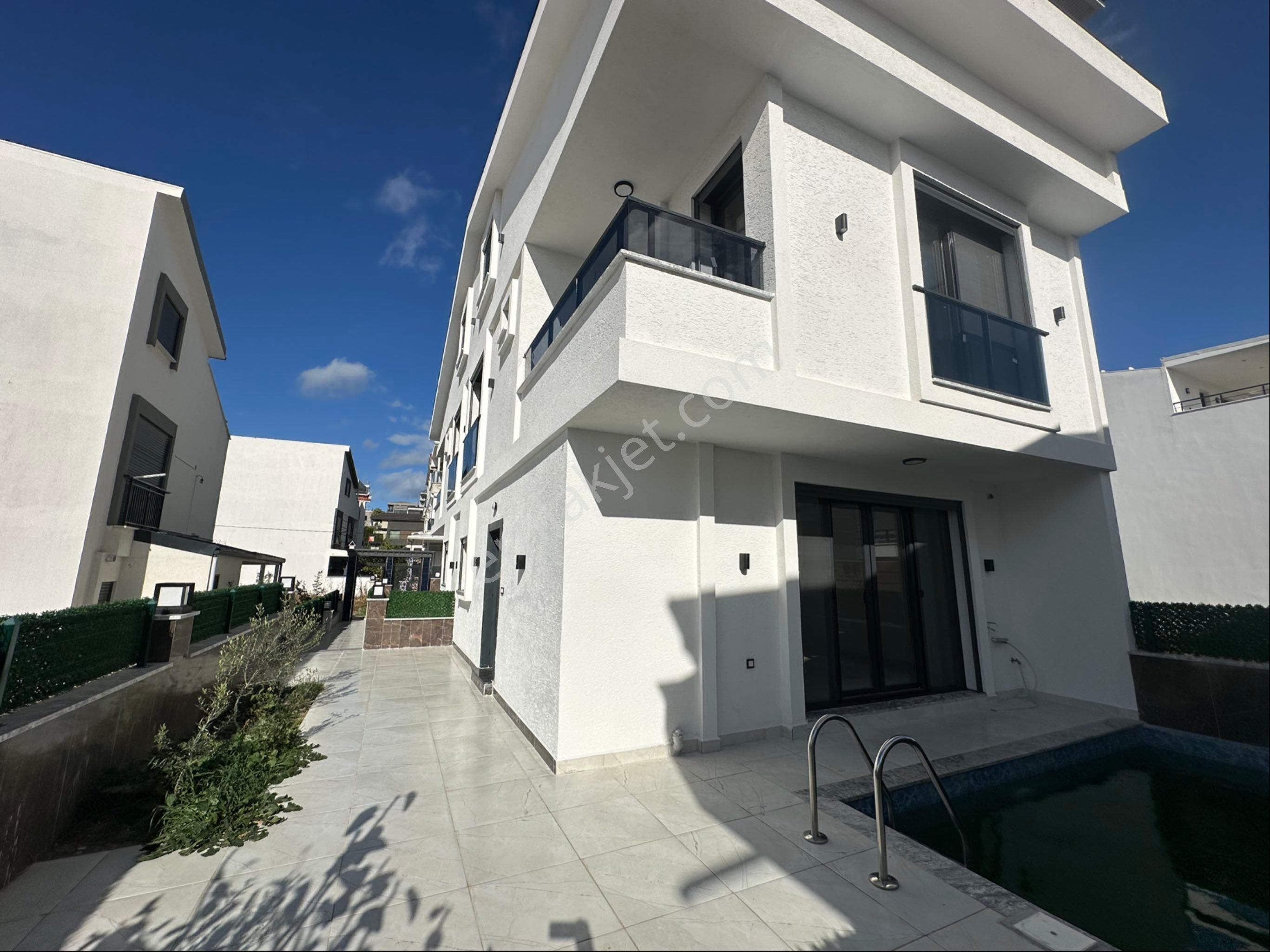 Didim Efelerde Müstakil Havuzlu 3+1 Teraslı Lüks Villa - Görsel 4