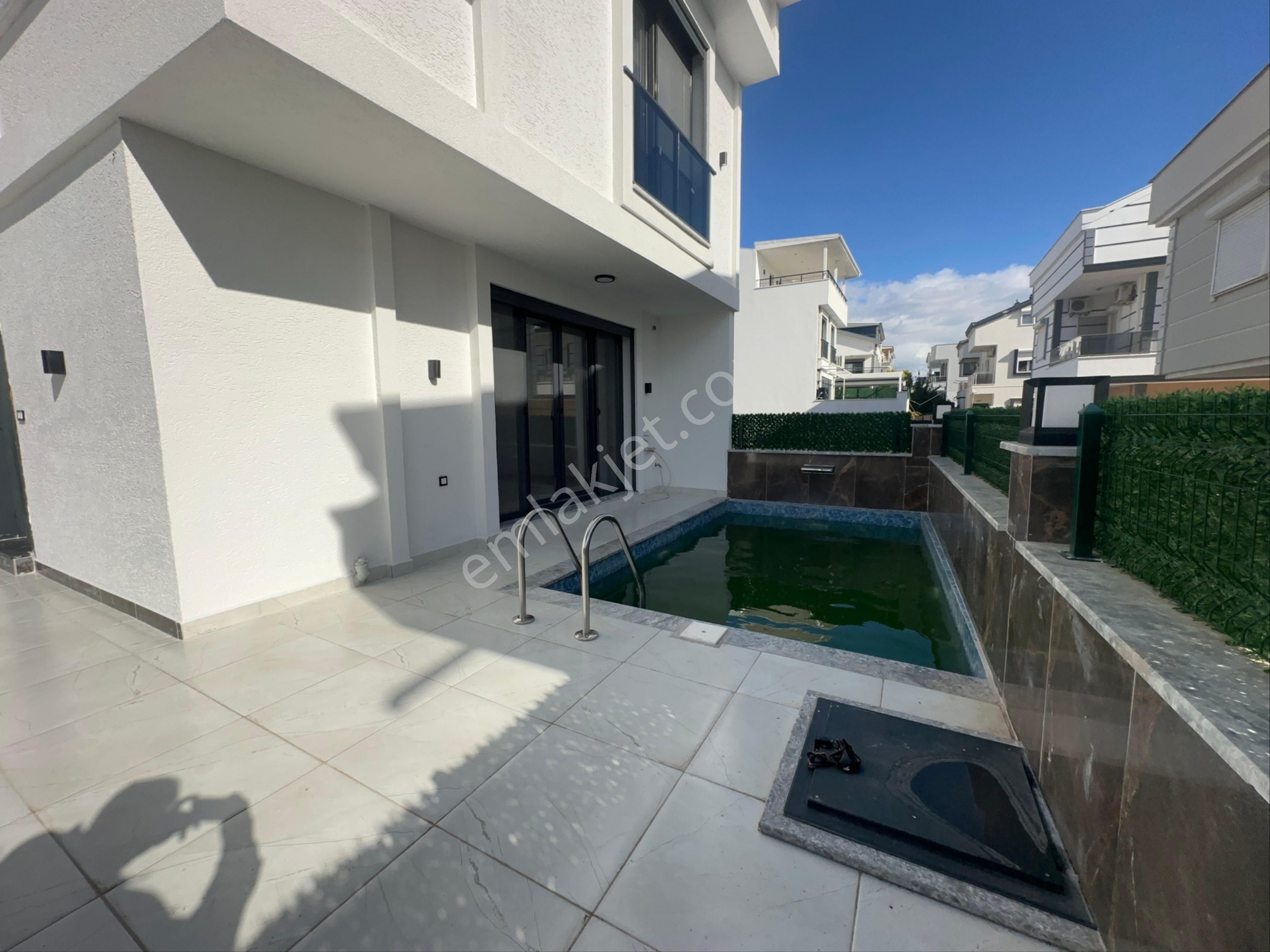 Didim Efelerde Müstakil Havuzlu 3+1 Teraslı Lüks Villa - Görsel 5