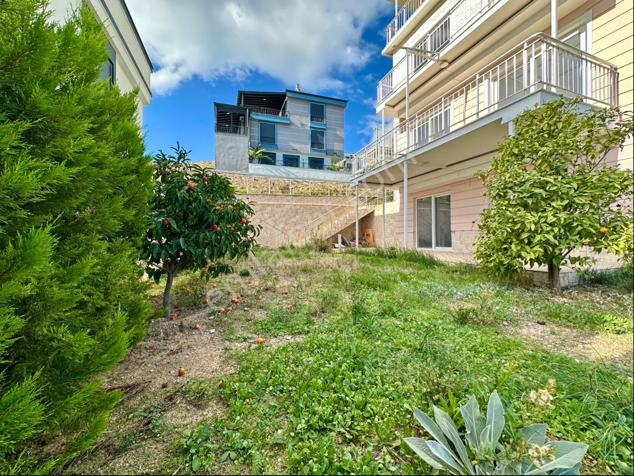 Seferihisar Doğanbey De Satılık 260 M2 İçinde Tek Mütakil 4+2 Villa Deniz Manzaralı - Görsel 2