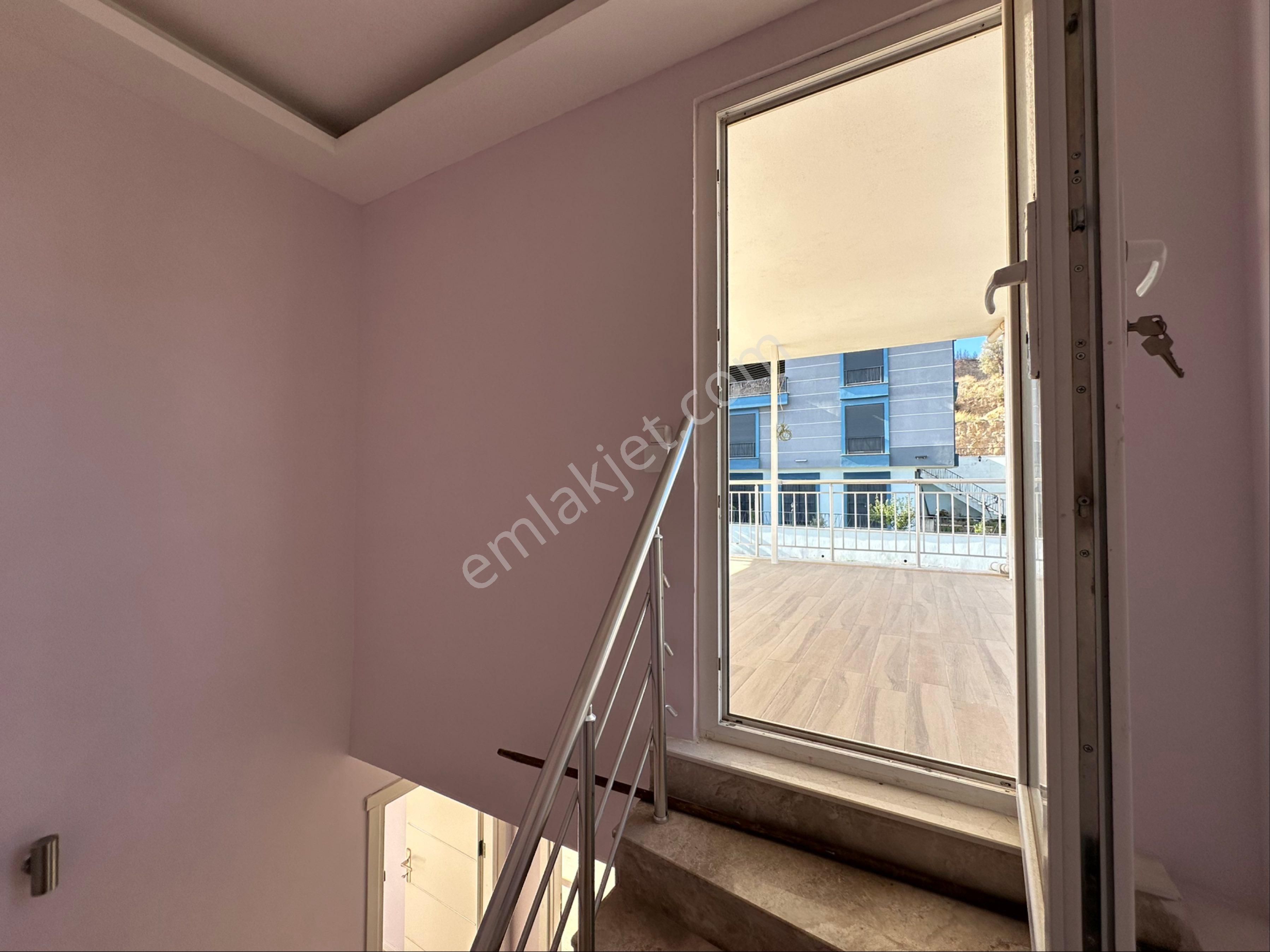 Seferihisar Doğanbey De Satılık 260 M2 İçinde Tek Mütakil 4+2 Villa Deniz Manzaralı - Görsel 29