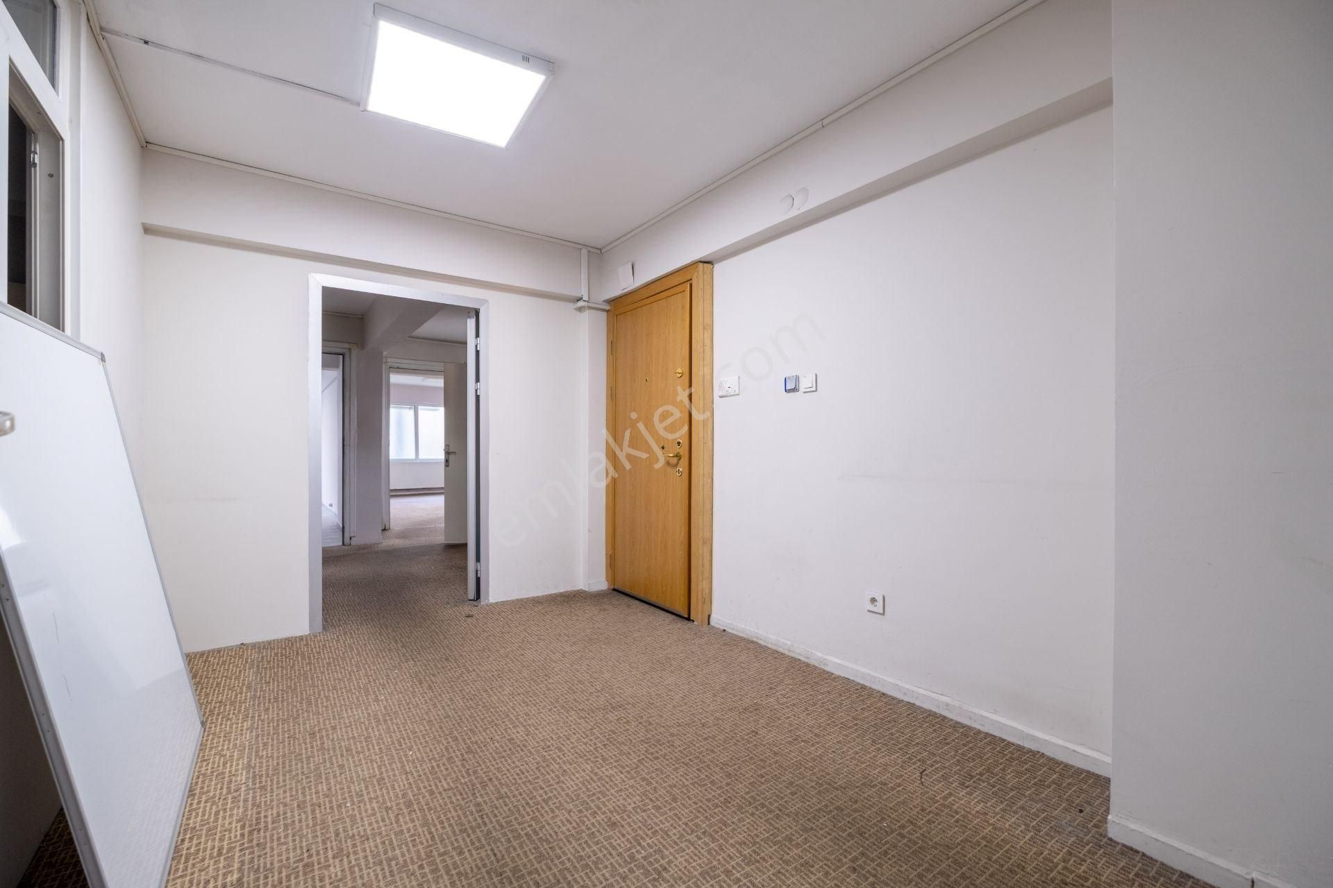 Kadıköy Kurbağalıdere Cad. Belediye Karşısı, 6 Odalı Kiralık Ofis - Görsel 14