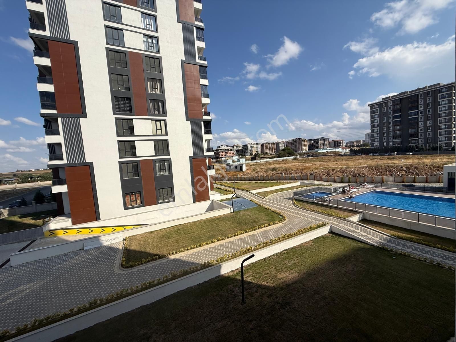 Turyap Hürriyetten İzsiz Towers Da 2.kat 3+1 Kiralık Daire