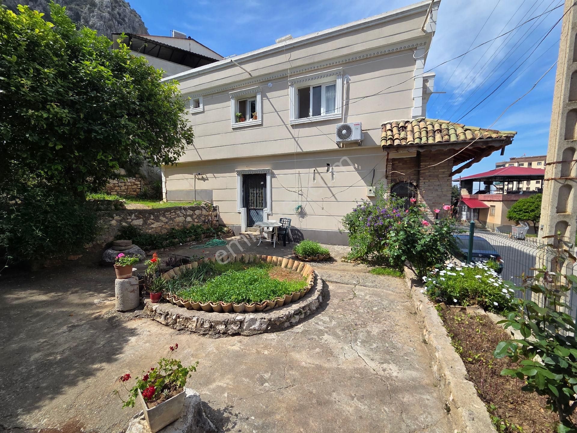 Kozan Merkez De Alt Katı İşyeri 2 Katlı Satılık Müstakil Ev - Görsel 5