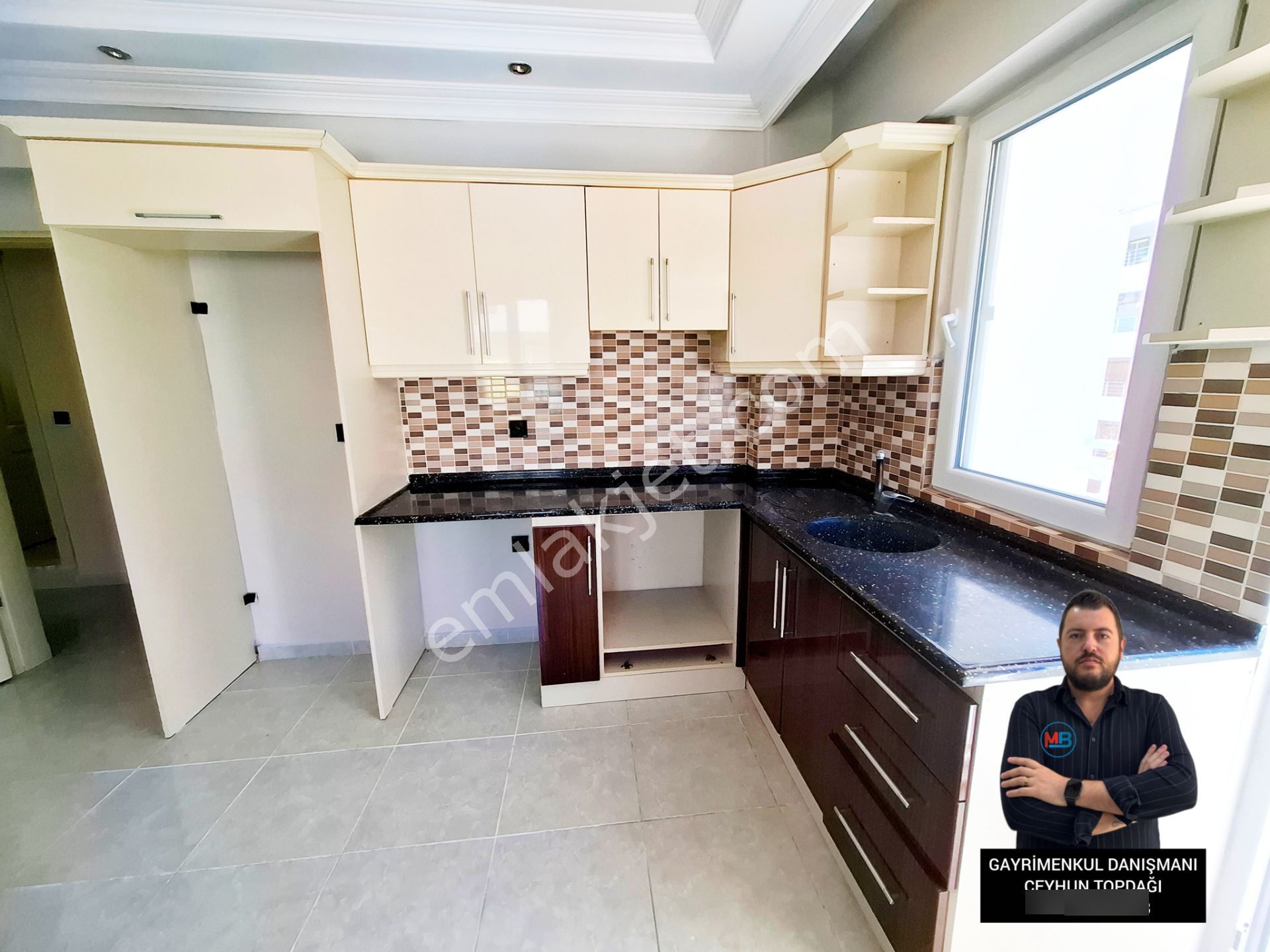 Didim'de Satılık 2+1 Daire Ön Cephe Köşe Başı Denize Yakın ! - Görsel 2