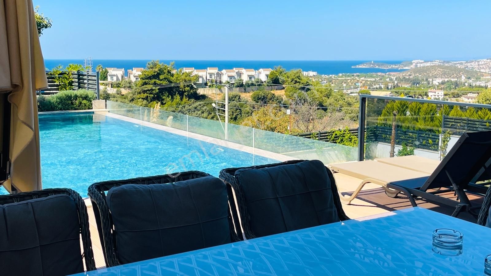 Kuşadasında 1 Dönüm Arazide Asansörlü Lüks Satılık Villa - Görsel 24