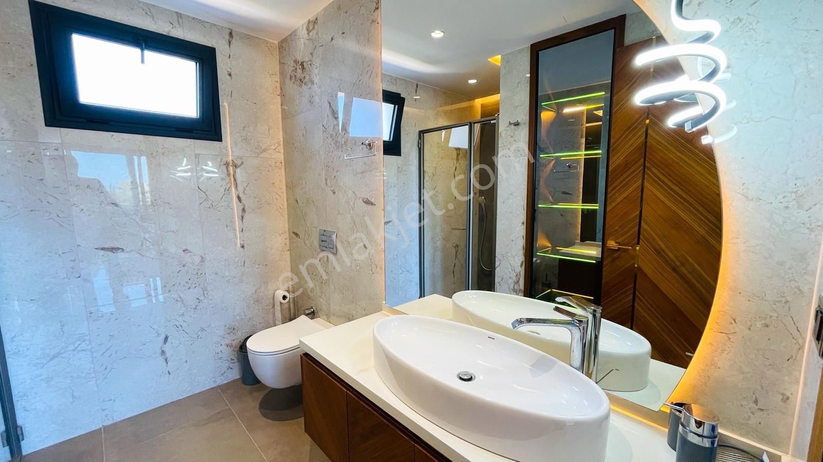 Kuşadasında 1 Dönüm Arazide Asansörlü Lüks Satılık Villa - Görsel 8