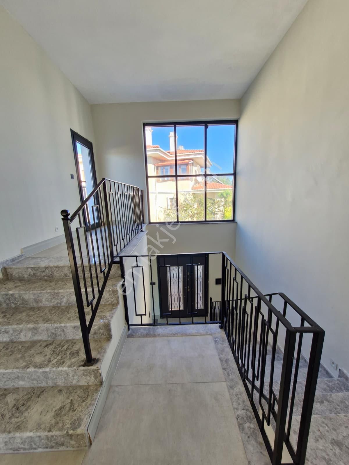 Çeşme Boyalık'ta Müstakil Havuzlu Akıllı Ev Sistemli 7+1 Villa - Görsel 14