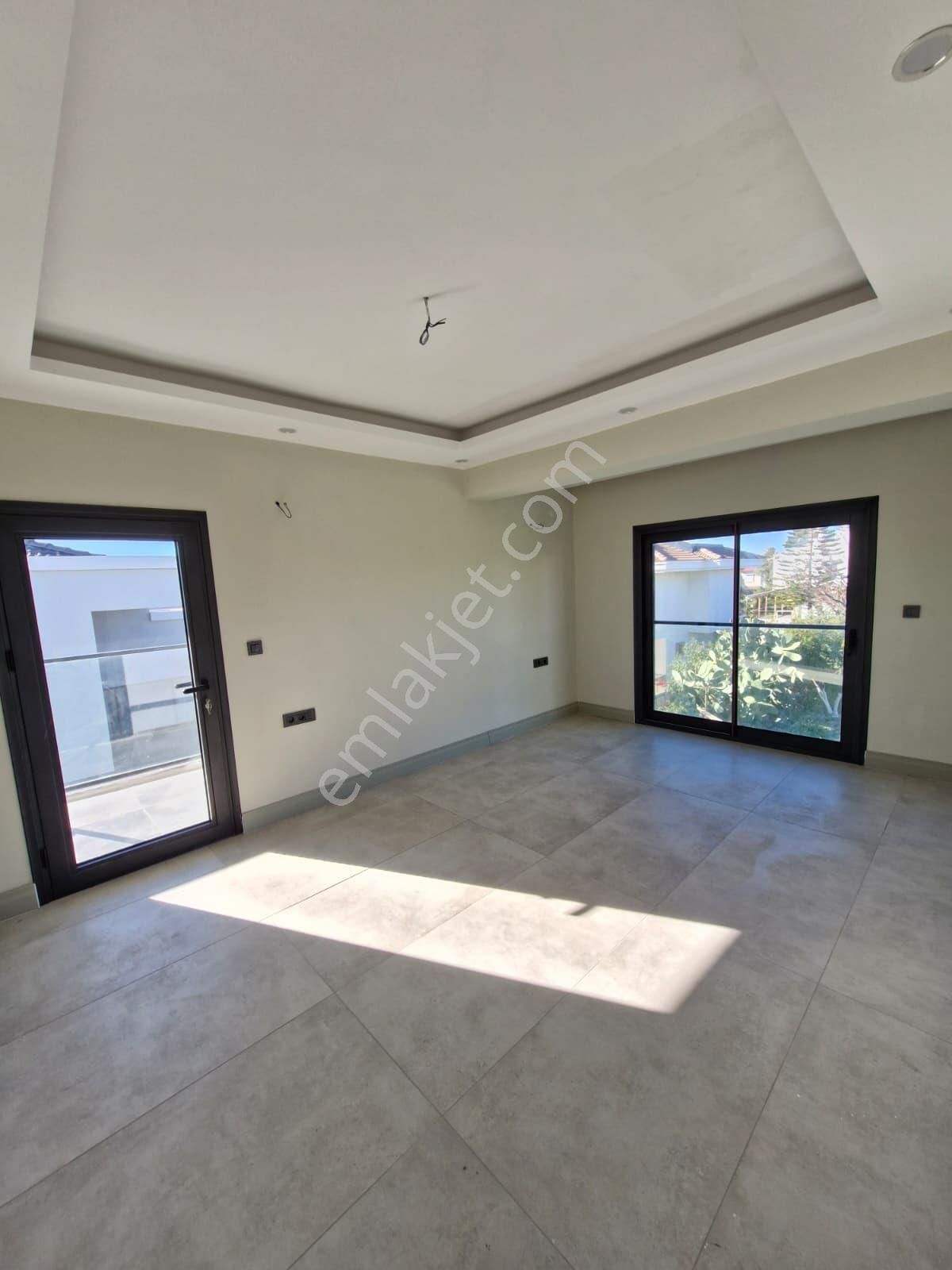 Çeşme Boyalık'ta Müstakil Havuzlu Akıllı Ev Sistemli 7+1 Villa - Görsel 21