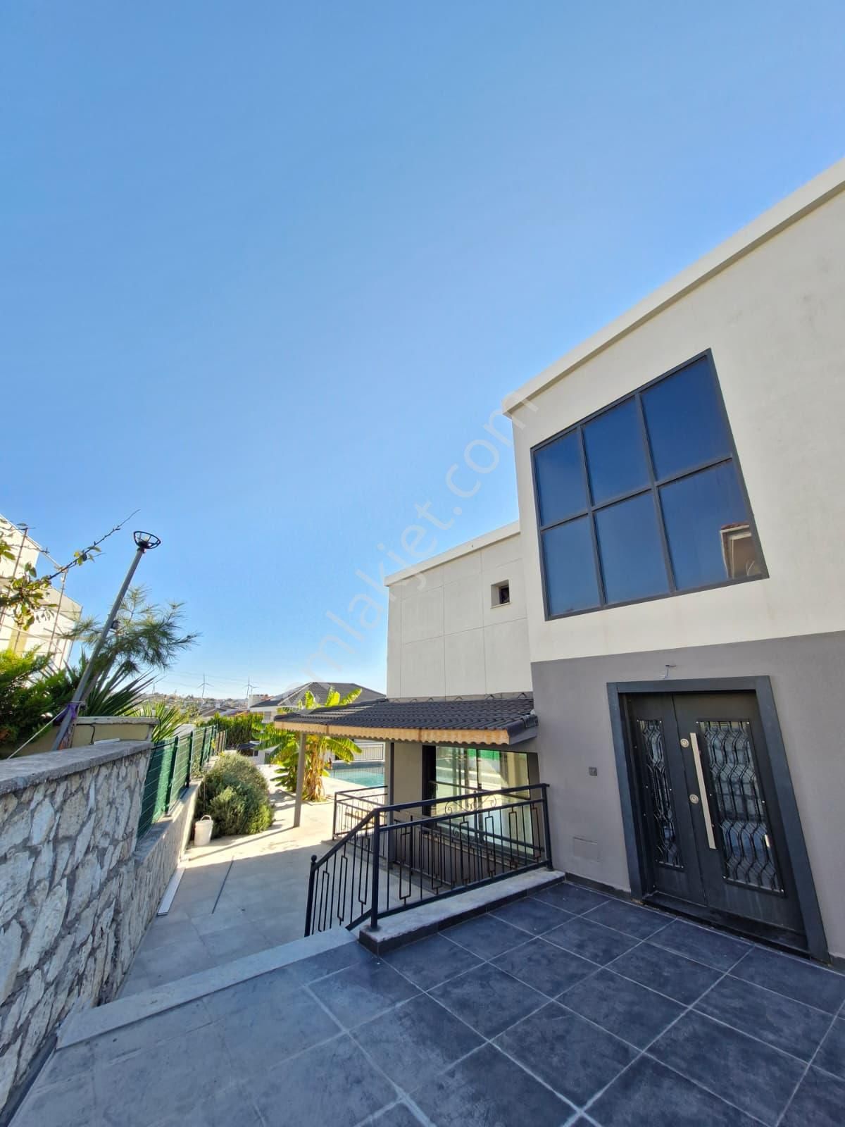 Çeşme Boyalık'ta Müstakil Havuzlu Akıllı Ev Sistemli 7+1 Villa - Görsel 22