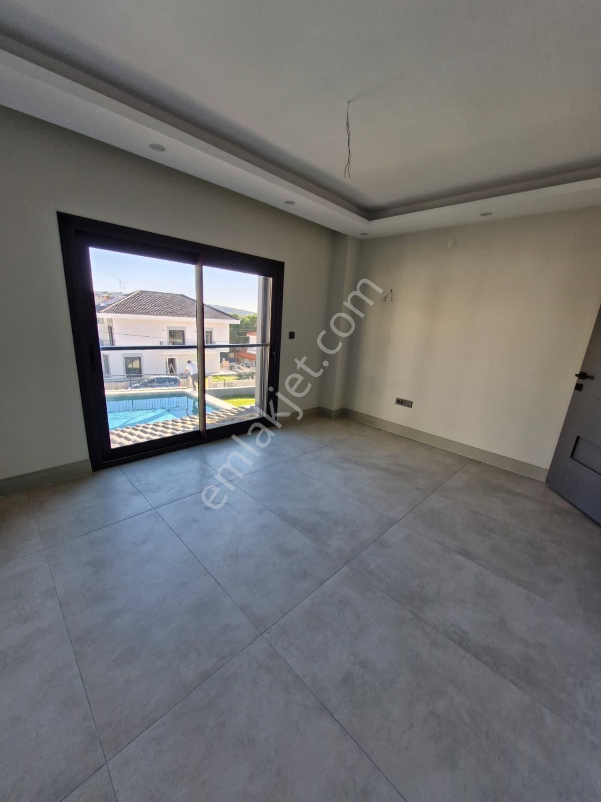 Çeşme Boyalık'ta Müstakil Havuzlu Akıllı Ev Sistemli 7+1 Villa - Görsel 13