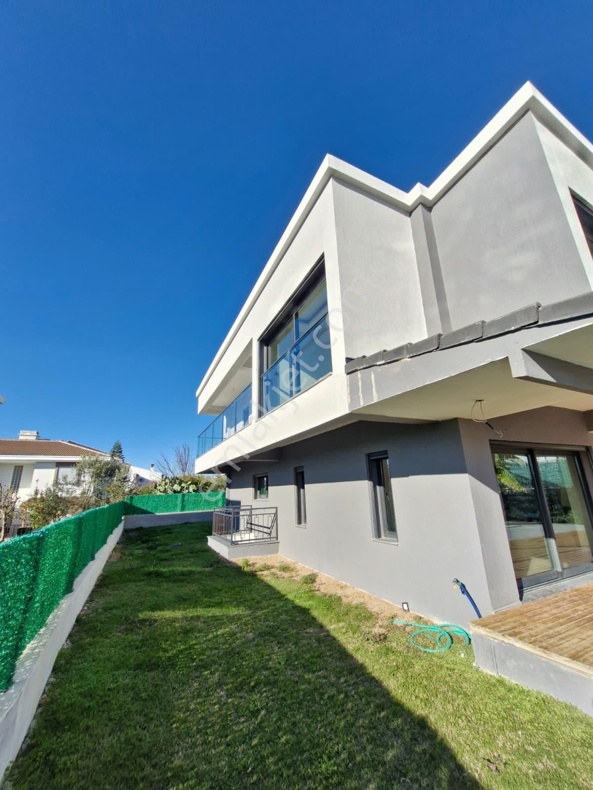 Çeşme Boyalık'ta Müstakil Havuzlu Akıllı Ev Sistemli 7+1 Villa - Görsel 10