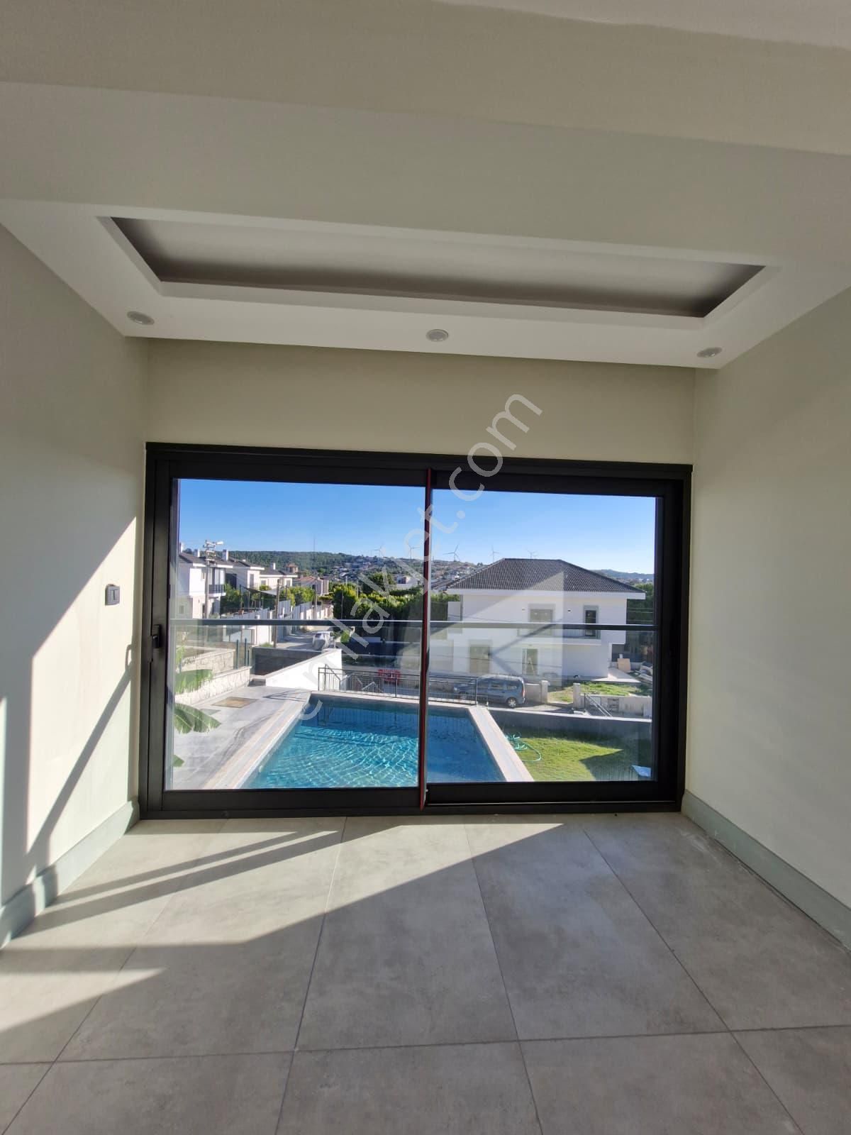 Çeşme Boyalık'ta Müstakil Havuzlu Akıllı Ev Sistemli 7+1 Villa - Görsel 3