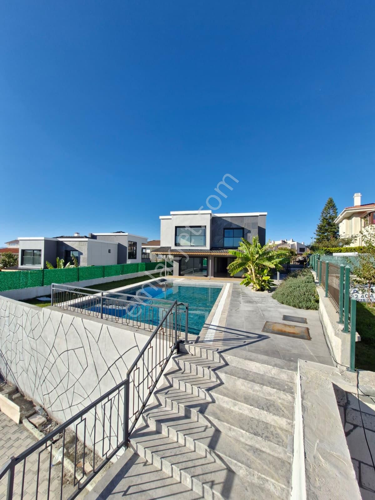 Çeşme Boyalık'ta Müstakil Havuzlu Akıllı Ev Sistemli 7+1 Villa - Görsel 9