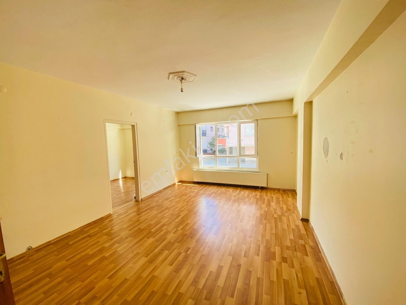 Valentia'dan Hocalı Caddesi Yanı Katta Kiralık 3+1 Daire !!! - Görsel 24