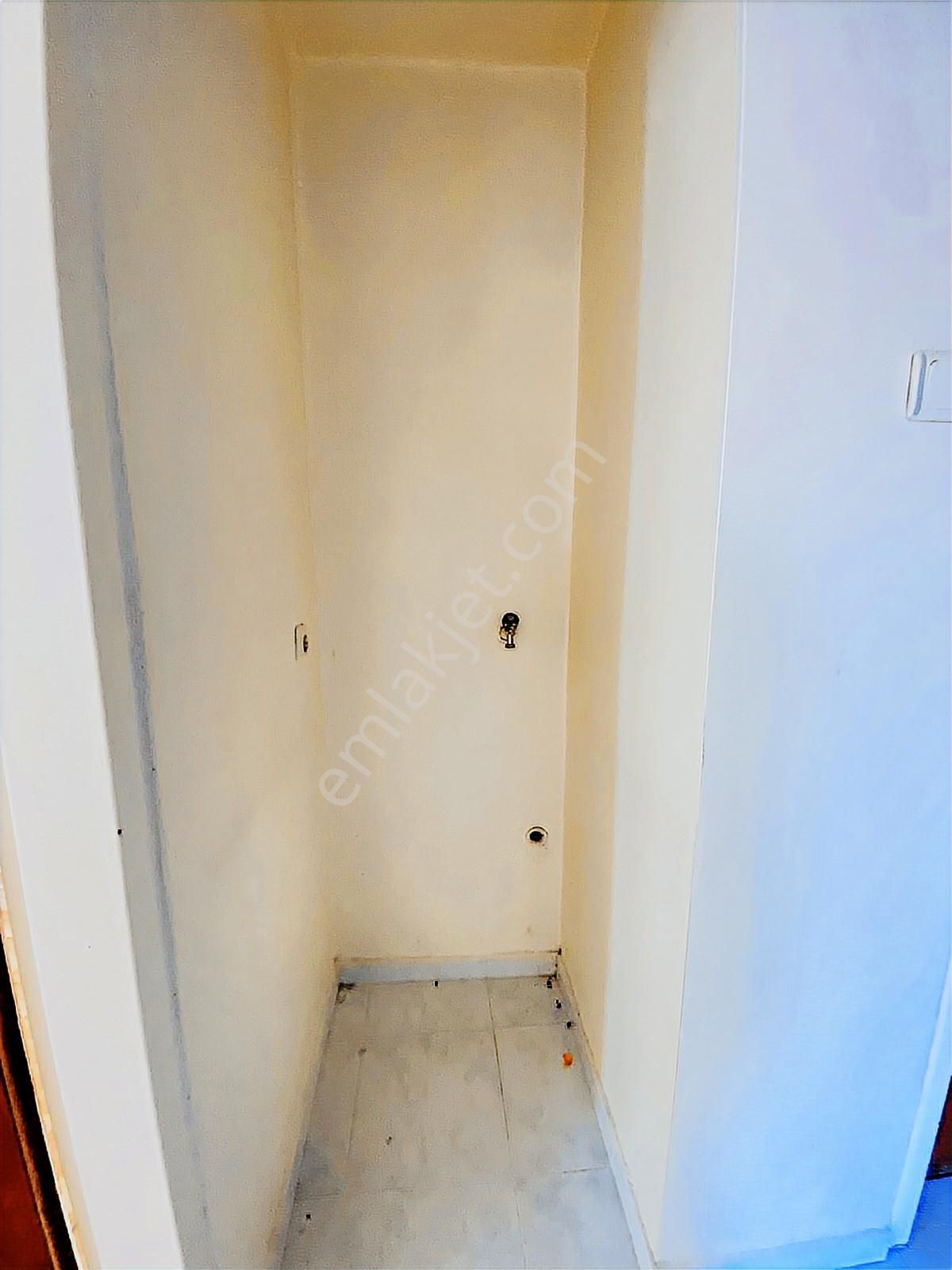 Valentia'dan Hocalı Caddesi Yanı Katta Kiralık 3+1 Daire !!! - Görsel 18