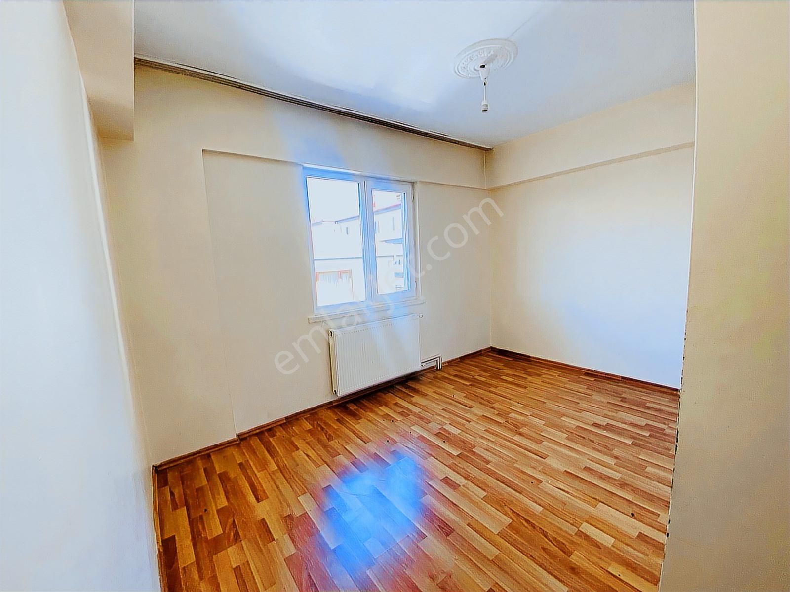 Valentia'dan Hocalı Caddesi Yanı Katta Kiralık 3+1 Daire !!! - Görsel 5