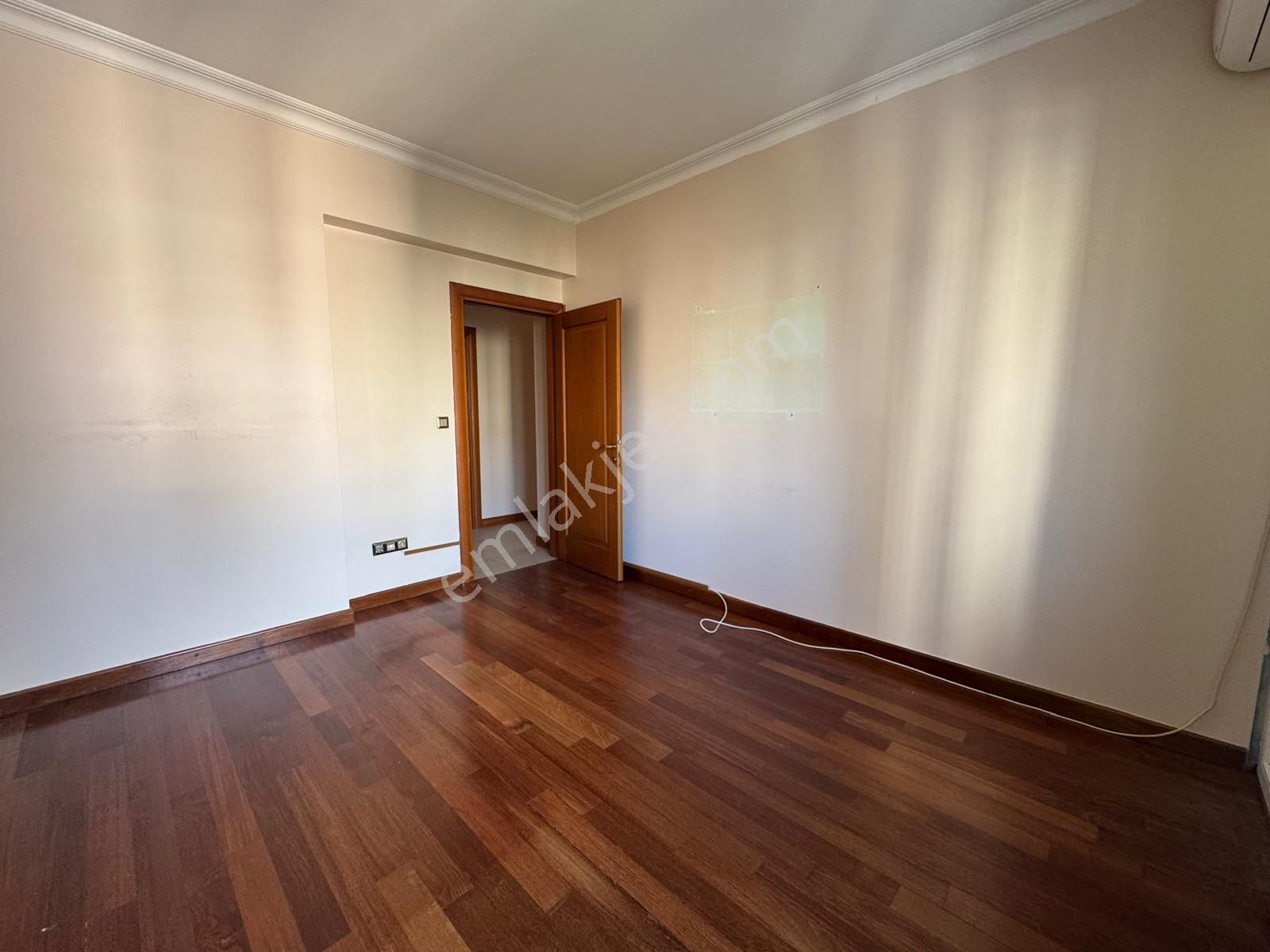 Konut Ve Ticari'den Suadiye'de Geniş 190 M2 Net Satılık 4+1 Daire - Görsel 20