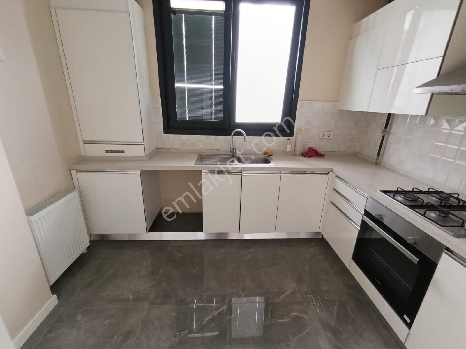 Turyap'tan Göztepe'de Minibüs Caddesi Üzerinde 5.kat Lüks 2+1 - Görsel 14