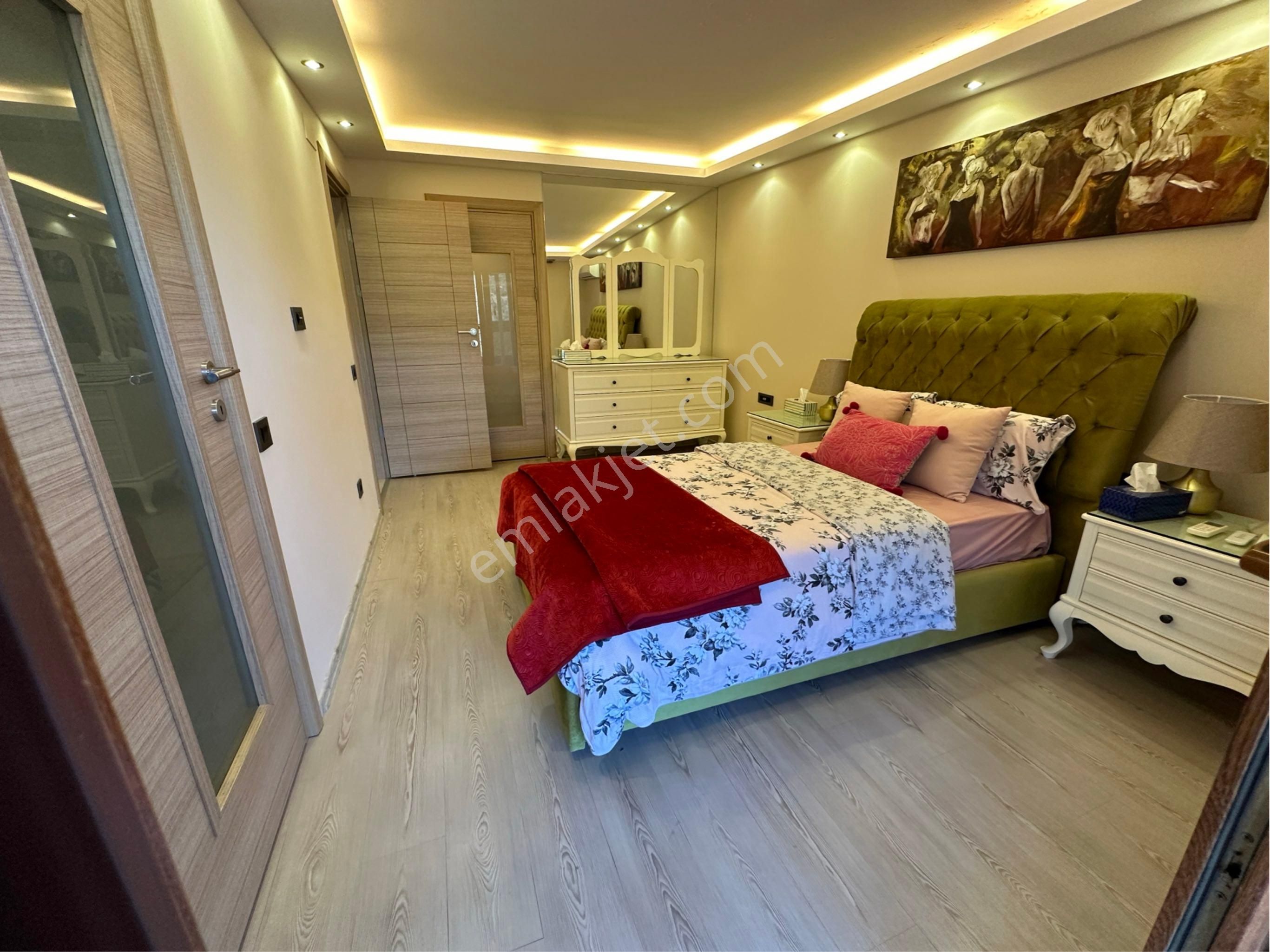 Kuşadası Trend Royal Sitesinde Satılık 3+1 Daire - Görsel 32