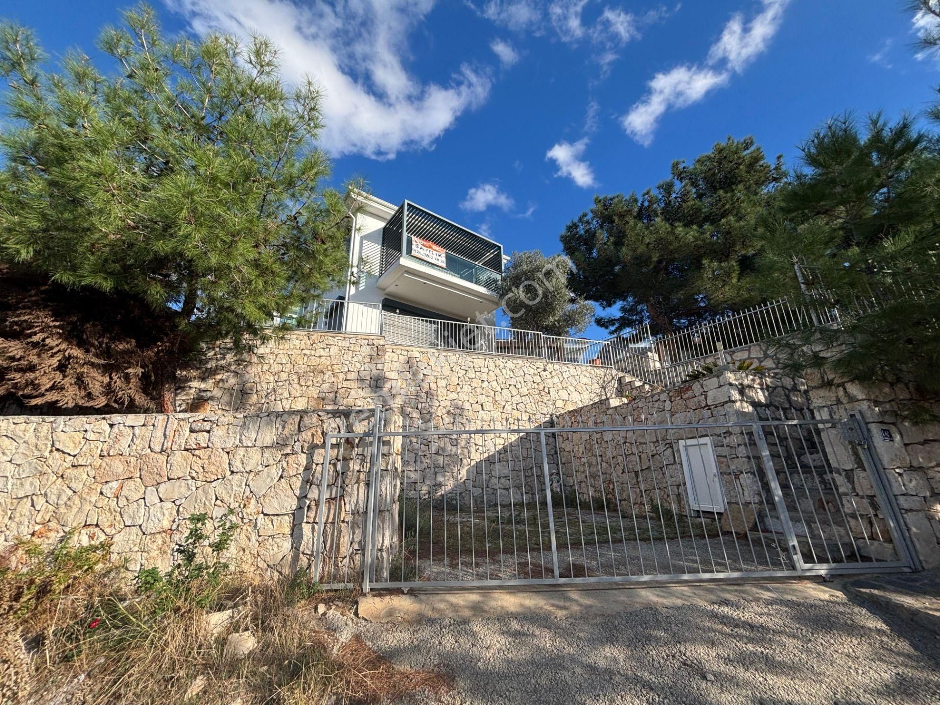 Didim Akbükte Müstakil Havuzlu Ful Deniz Manzaralı Satılık Villa