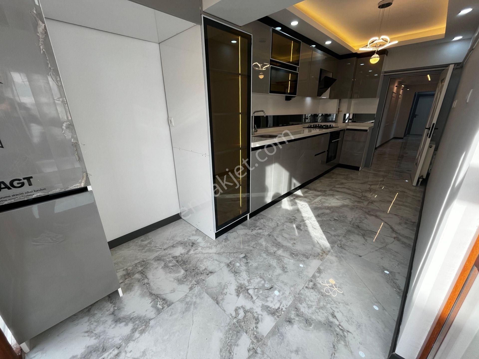 Mareşal Çakmak Mh Muazzam Konumda 3+1 Ara Katta Süper Lux Yapılı Daire - Görsel 4