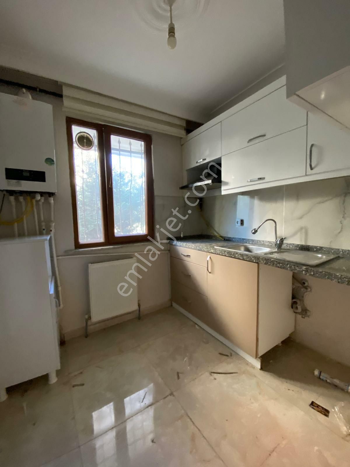 Beylikdüzü Kavaklı Merkezde 2+1 4 Katlı Binada Satılık - Görsel 3