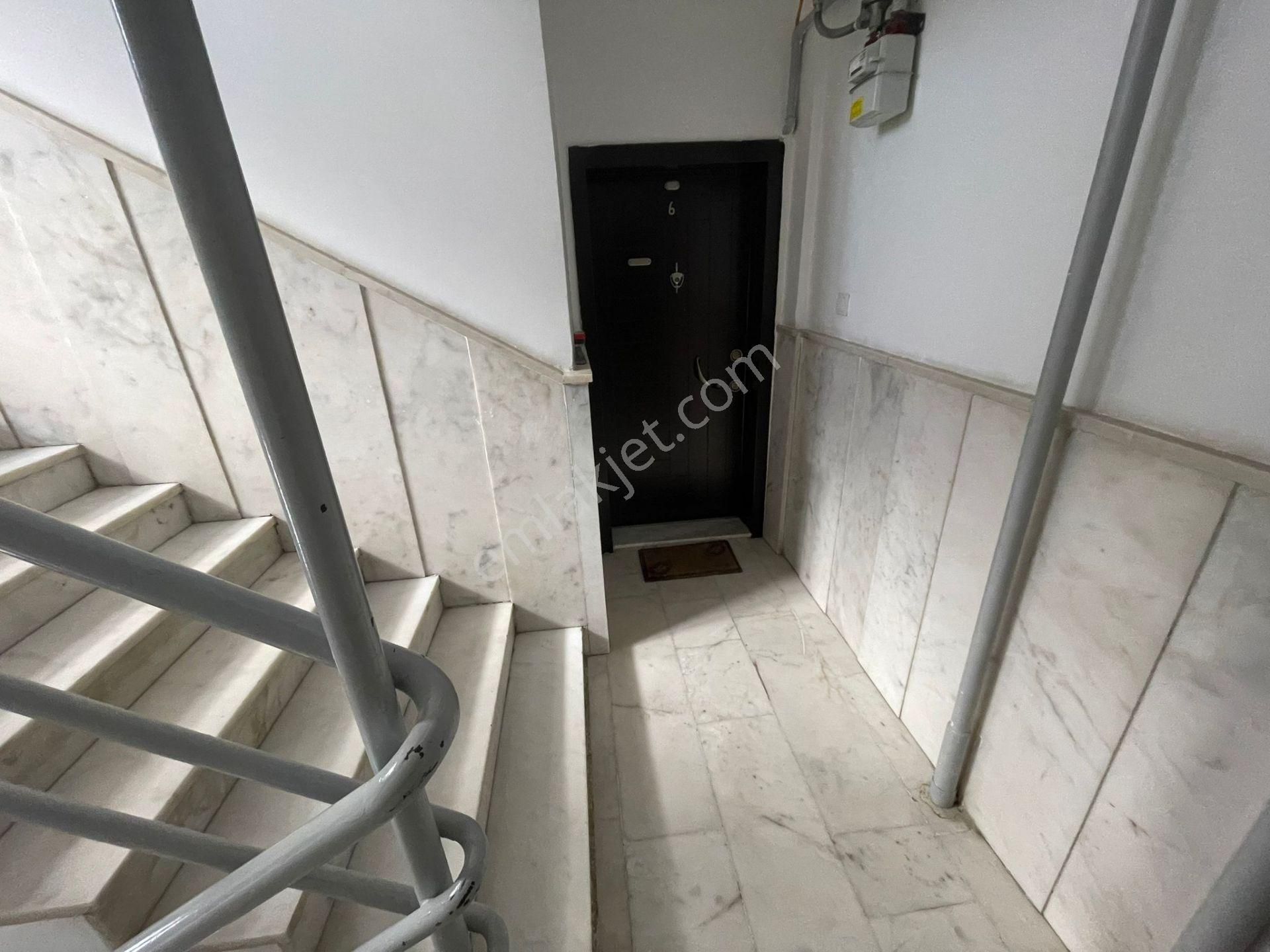 Atanora Vadi'den Trt Panora Yakını Ara Kat 3 Cephe Geniş Metraj 2+1 - Görsel 2