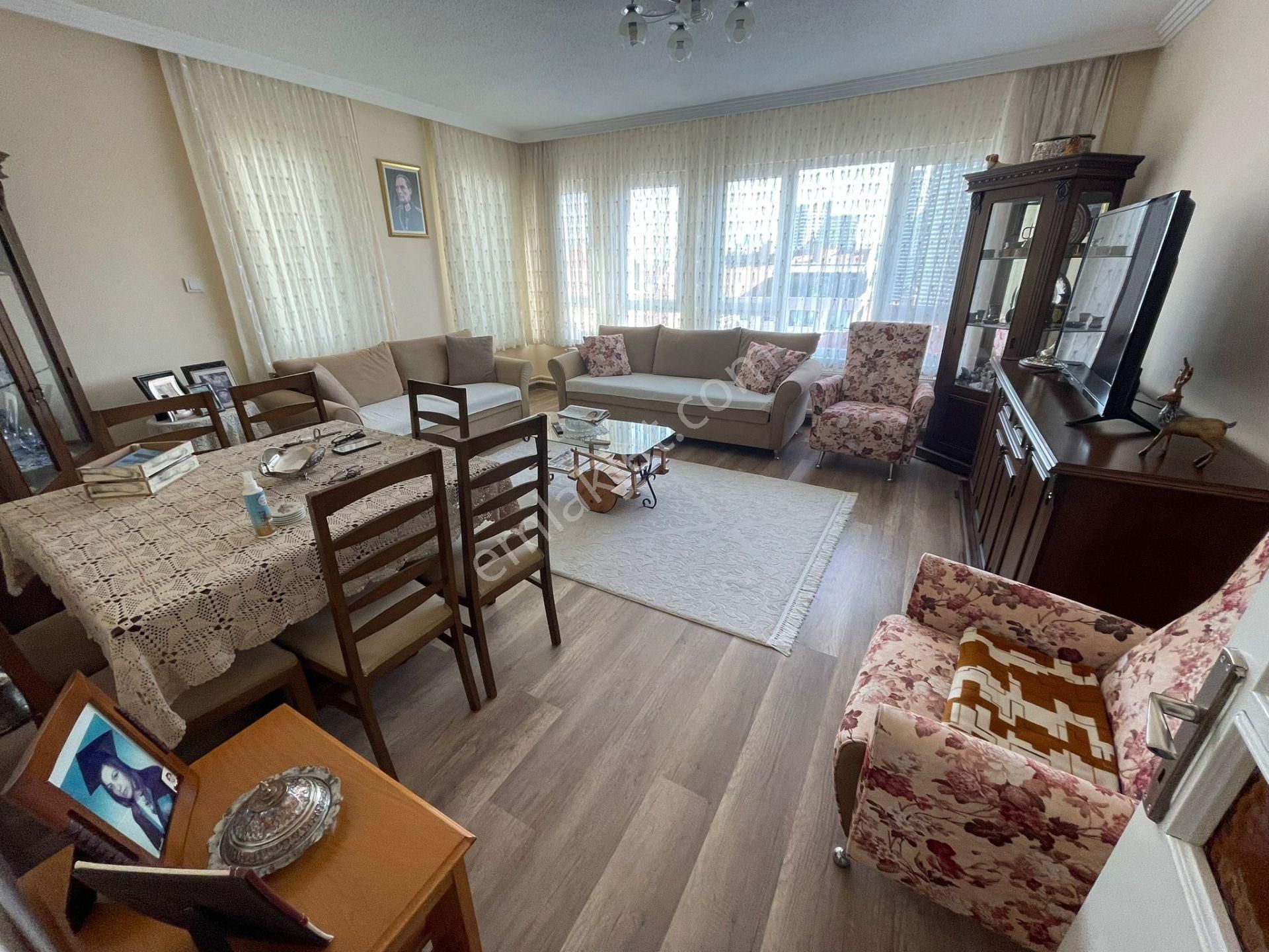 Atanora Vadi'den Trt Panora Yakını Ara Kat 3 Cephe Geniş Metraj 2+1 - Görsel 8