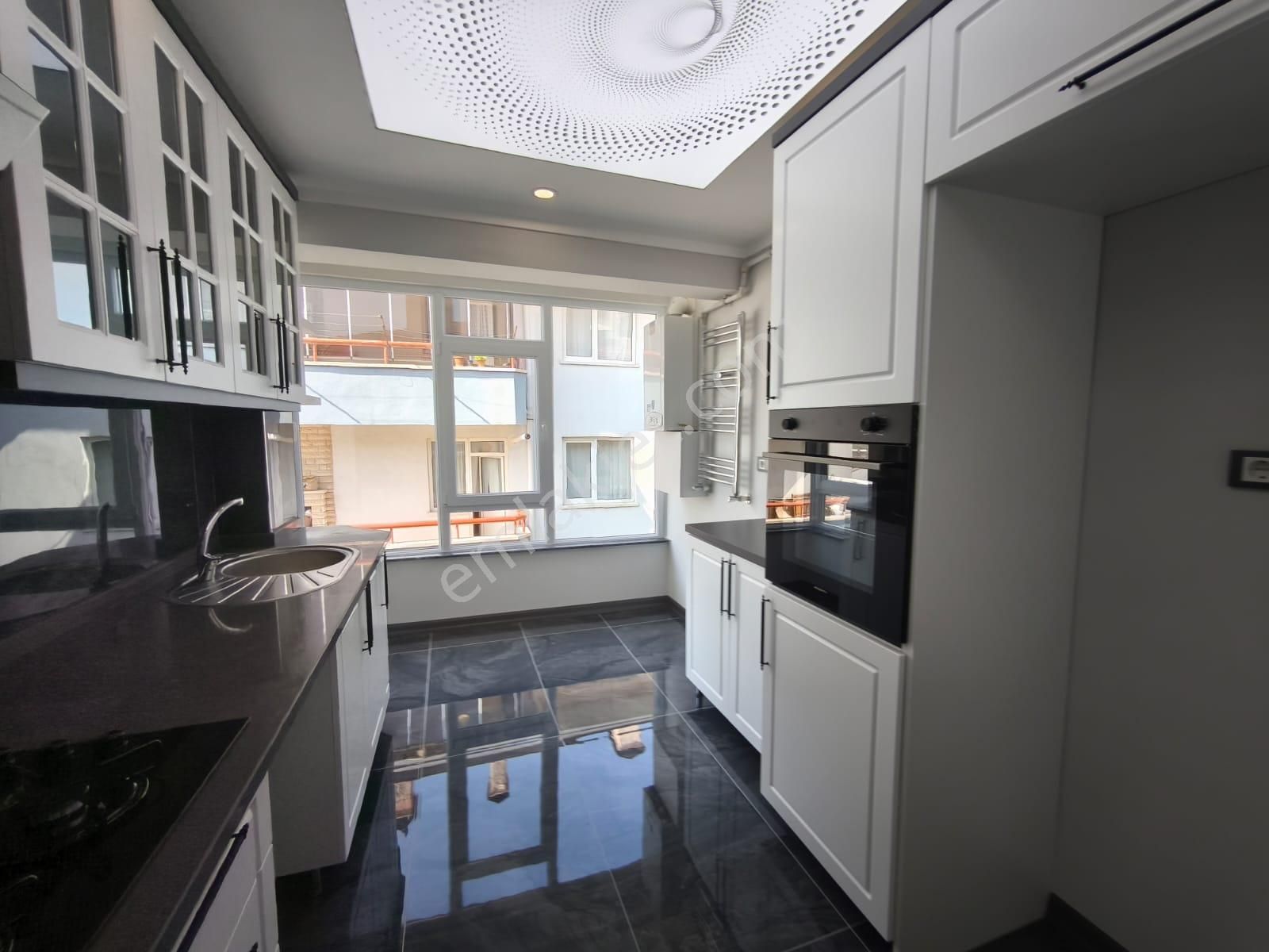 Atanora Vadi'den 2 Banyolu Cadde Yakını Lüks Yapılı Manzaralı 3+1 - Görsel 12