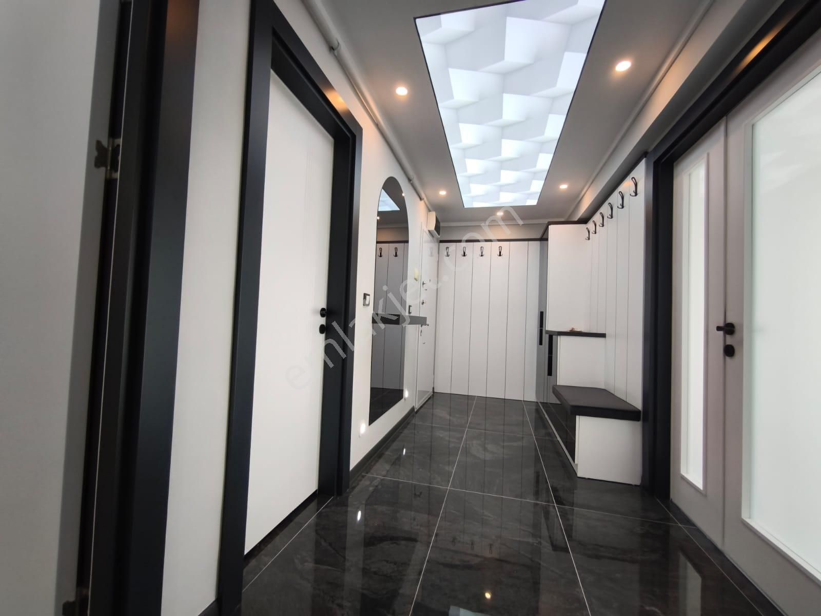 Atanora Vadi'den 2 Banyolu Cadde Yakını Lüks Yapılı Manzaralı 3+1 - Görsel 10