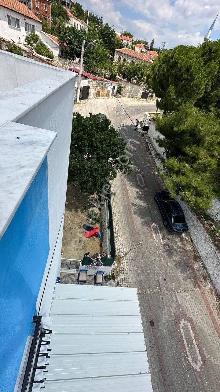 Alıağa Şakran’da 4 Cephelı, Bahçelı, Full Eşyalı Müstakıl Trıpleks Vılla - Görsel 10