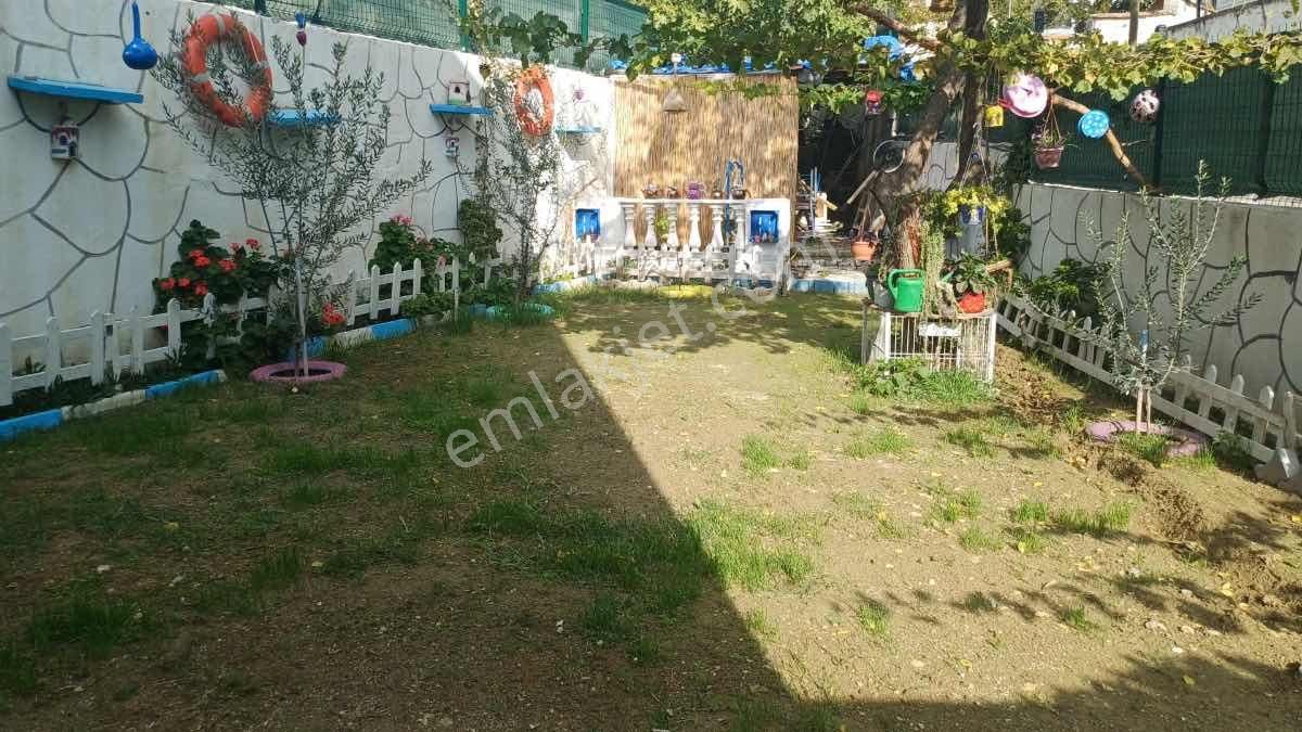 Alıağa Şakran’da 4 Cephelı, Bahçelı, Full Eşyalı Müstakıl Trıpleks Vılla - Görsel 7