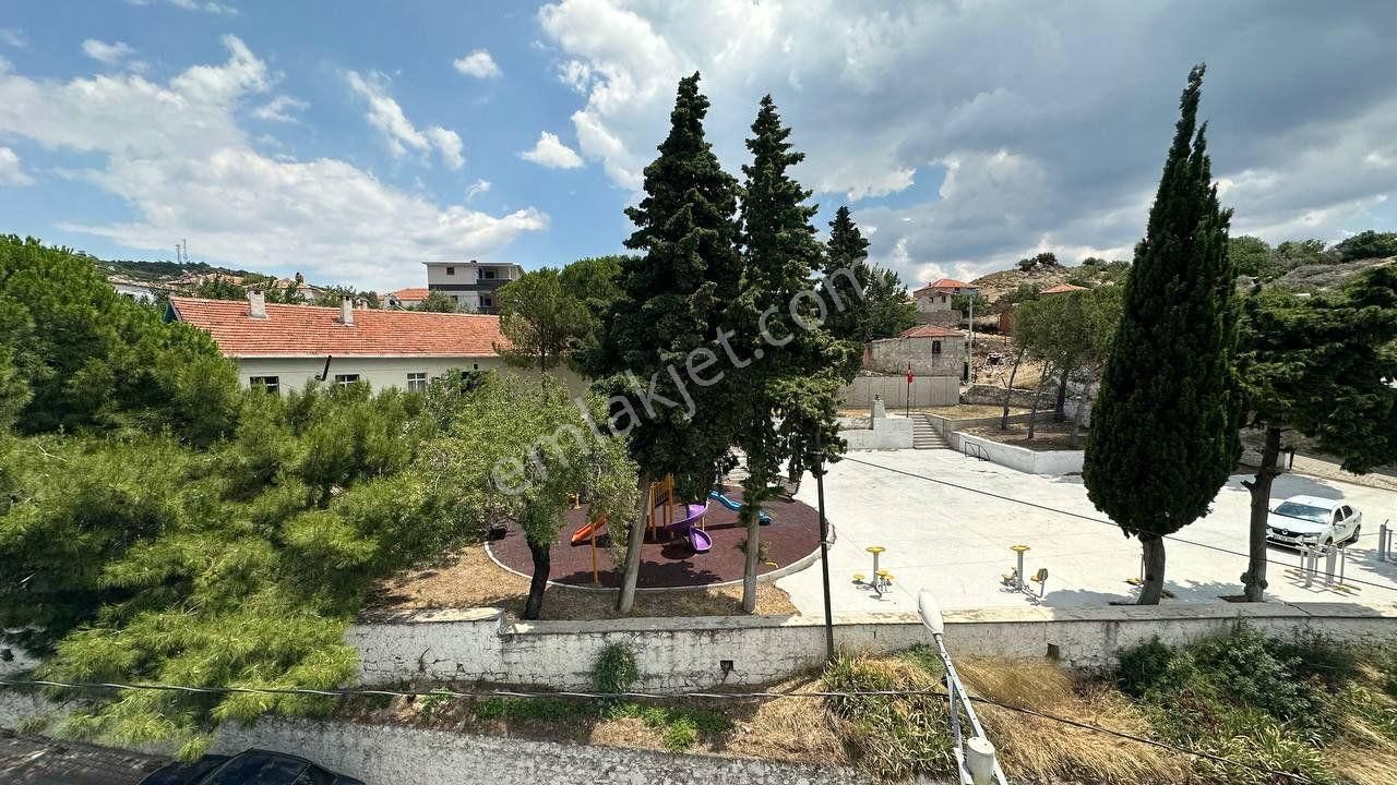 Alıağa Şakran’da 4 Cephelı, Bahçelı, Full Eşyalı Müstakıl Trıpleks Vılla - Görsel 13