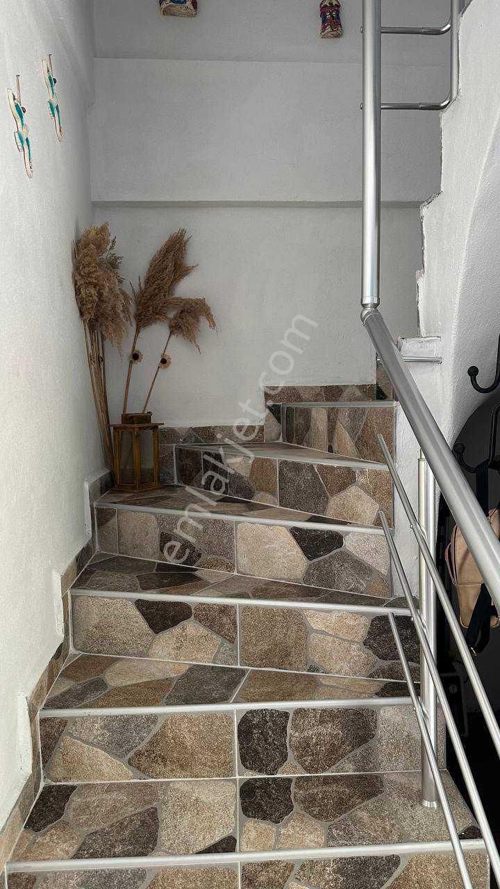 Alıağa Şakran’da 4 Cephelı, Bahçelı, Full Eşyalı Müstakıl Trıpleks Vılla - Görsel 30