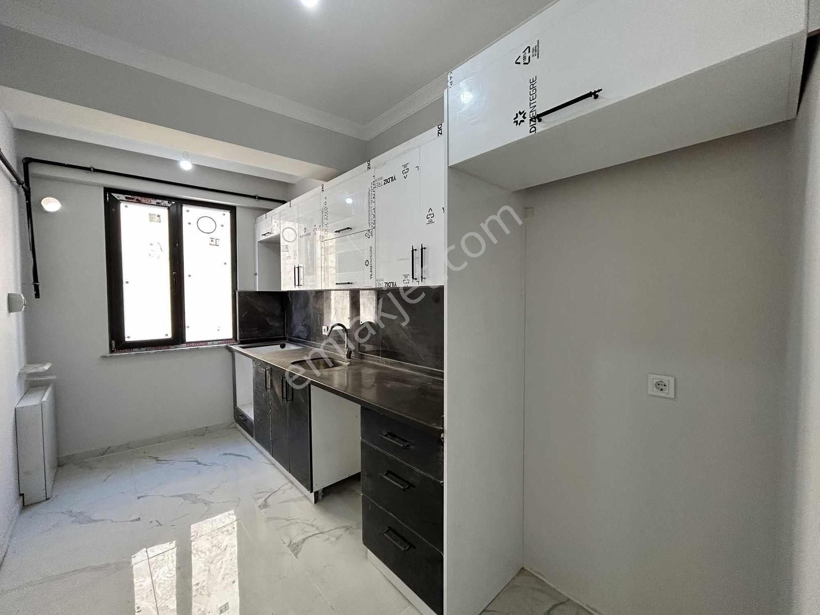 Sultanbeyli Hamidiye Mahallesin'de 2+1 Satılık Daire - Görsel 8