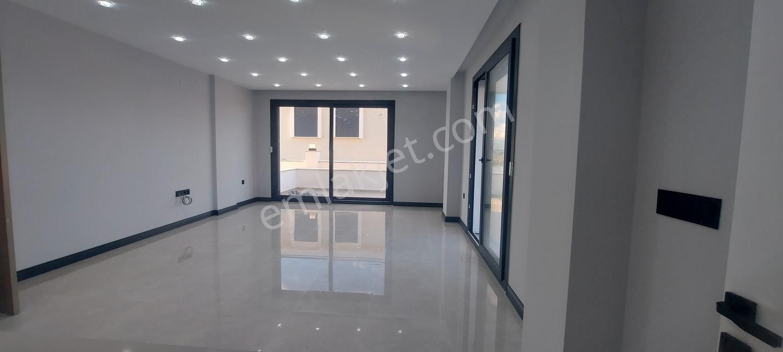 Ultra Lüks Villa 3+1 Ön Cephe Bahçeli - Görsel 3