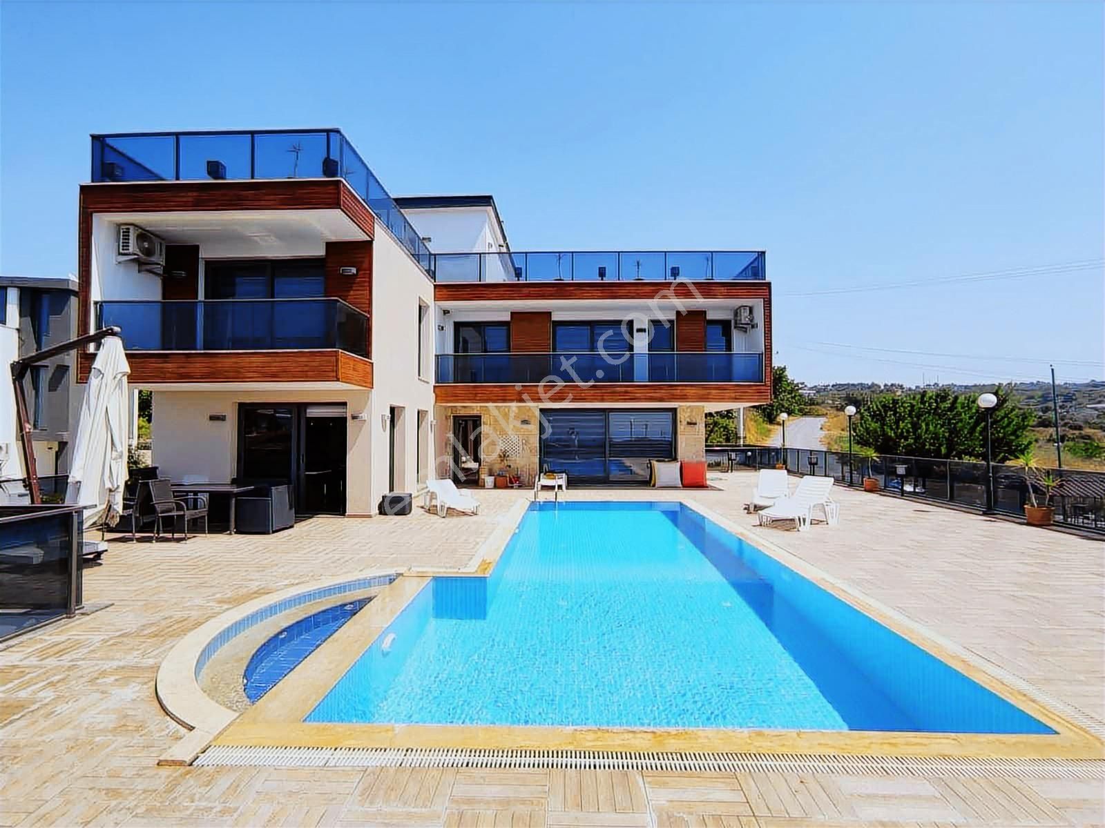 1 Dönüm İçinde 7+2 Malikane Sauna Açık Kapalı Havuz Müştemilat - Görsel 13