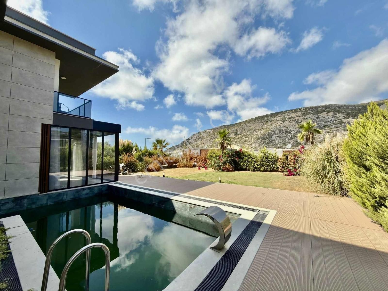 Şehir Merkezine Yakın Özel Havuzlu Kapalı Garjlı 4+1 Villa - Görsel 29