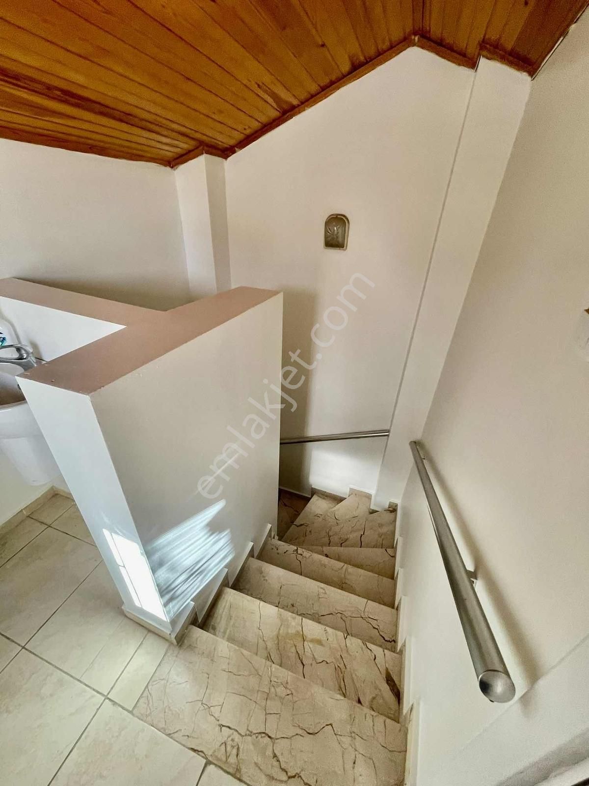 Havuzlu Site İçinde 4+1 Masrafsız Bahçeli Villa - Görsel 32